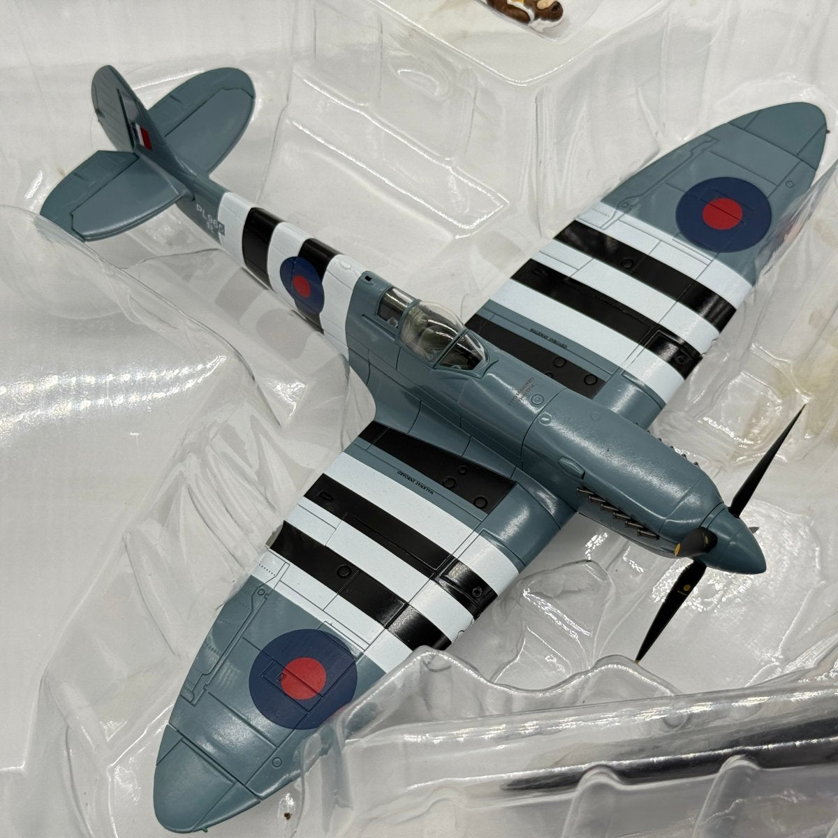 Hobby Master HA7607 1:48 Supermarine Spitfire PR.Mk XI RAF No.16 Sqn PL965 1944 *ISSUES* - Hobby Master