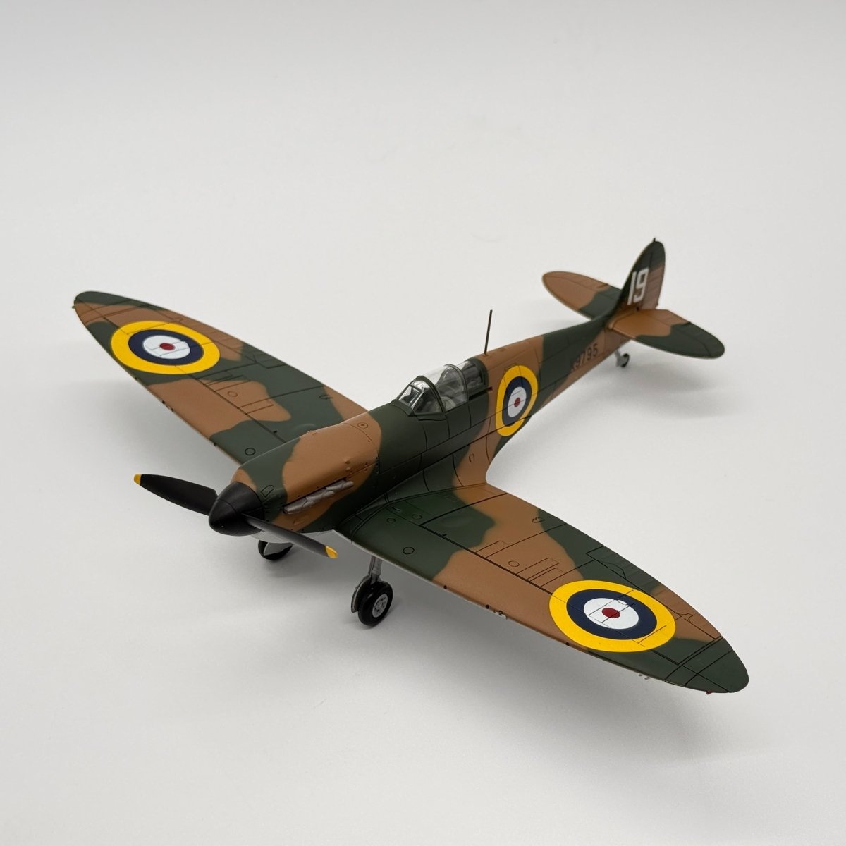 Hobby Master HA7804 1:48 Spitfire "K9795" RAF 19 Sqn, Duxford 1938 - Hobby Master