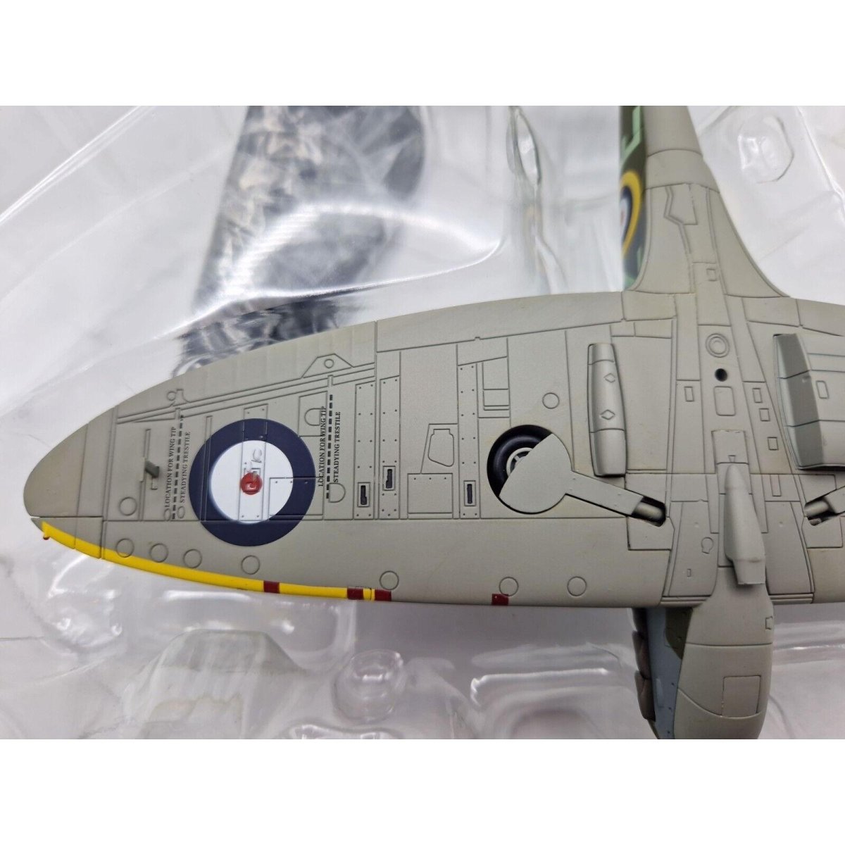 Hobby Master 1:48 Spitfire Mk IIa P7856 412 E.N Macdonnell 1941 HA7805 Ex - display - Hobby Master