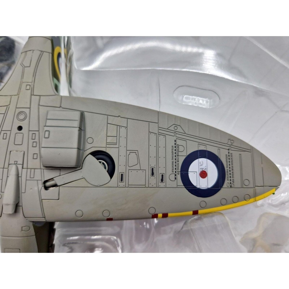 Hobby Master 1:48 Spitfire Mk IIa P7856 412 E.N Macdonnell 1941 HA7805 Ex - display - Hobby Master