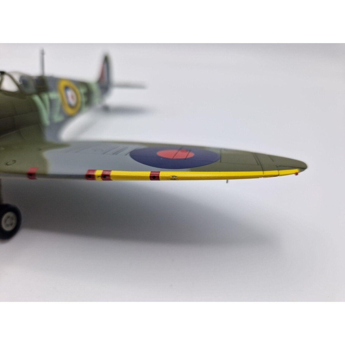 Hobby Master 1:48 Spitfire Mk IIa P7856 412 E.N Macdonnell 1941 HA7805 Ex - display - Hobby Master