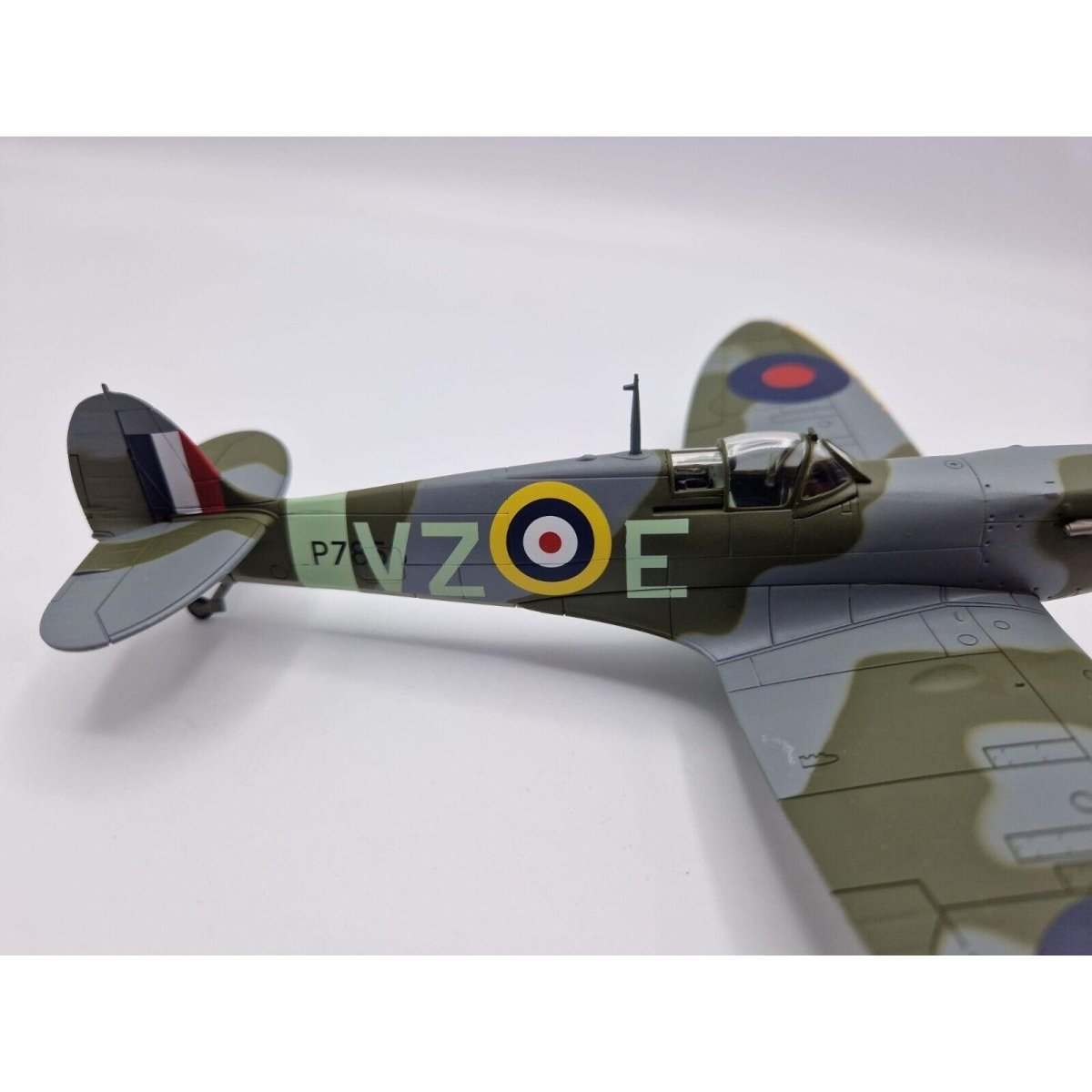 Hobby Master 1:48 Spitfire Mk IIa P7856 412 E.N Macdonnell 1941 HA7805 Ex - display - Hobby Master
