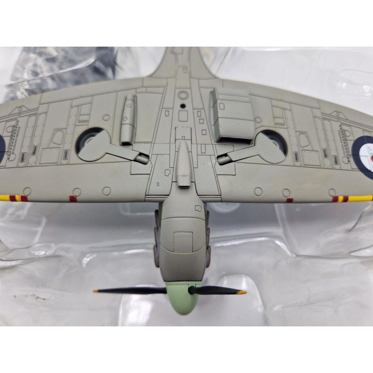 Hobby Master 1:48 Spitfire Mk IIa P7856 412 E.N Macdonnell 1941 HA7805 Ex - display - Hobby Master
