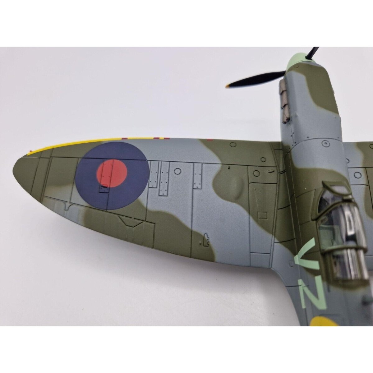 Hobby Master 1:48 Spitfire Mk IIa P7856 412 E.N Macdonnell 1941 HA7805 Ex - display - Hobby Master