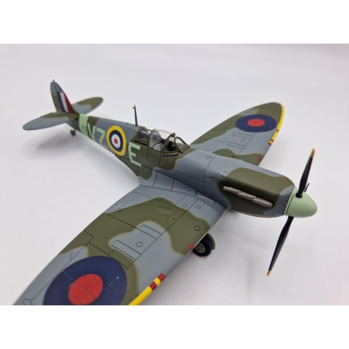 Hobby Master 1:48 Spitfire Mk IIa P7856 412 E.N Macdonnell 1941 HA7805 Ex - display - Hobby Master