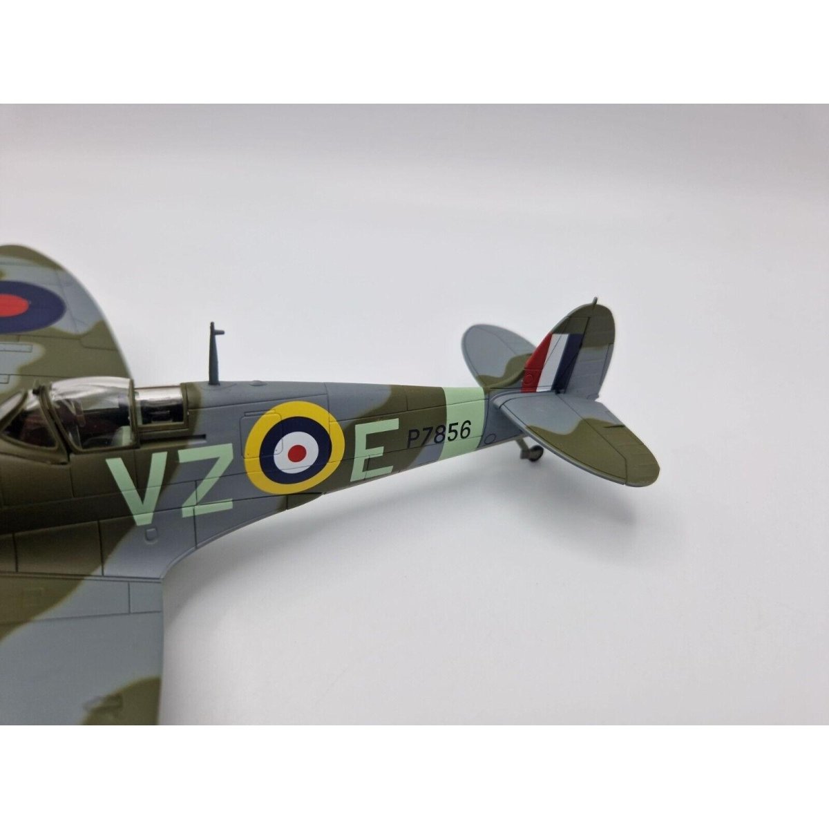 Hobby Master 1:48 Spitfire Mk IIa P7856 412 E.N Macdonnell 1941 HA7805 Ex - display - Hobby Master