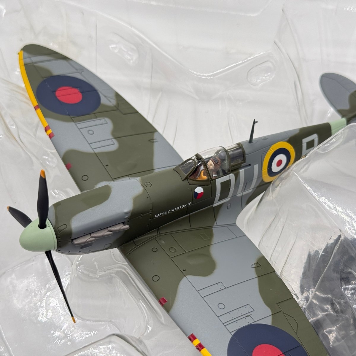 Hobby Master HA7806 1:48 Supermarine Spitfire Mk II RAF No.312 Czech Sqn DU-R Garfield Weston IV Adolf Vybiral 1941 - Hobby Master