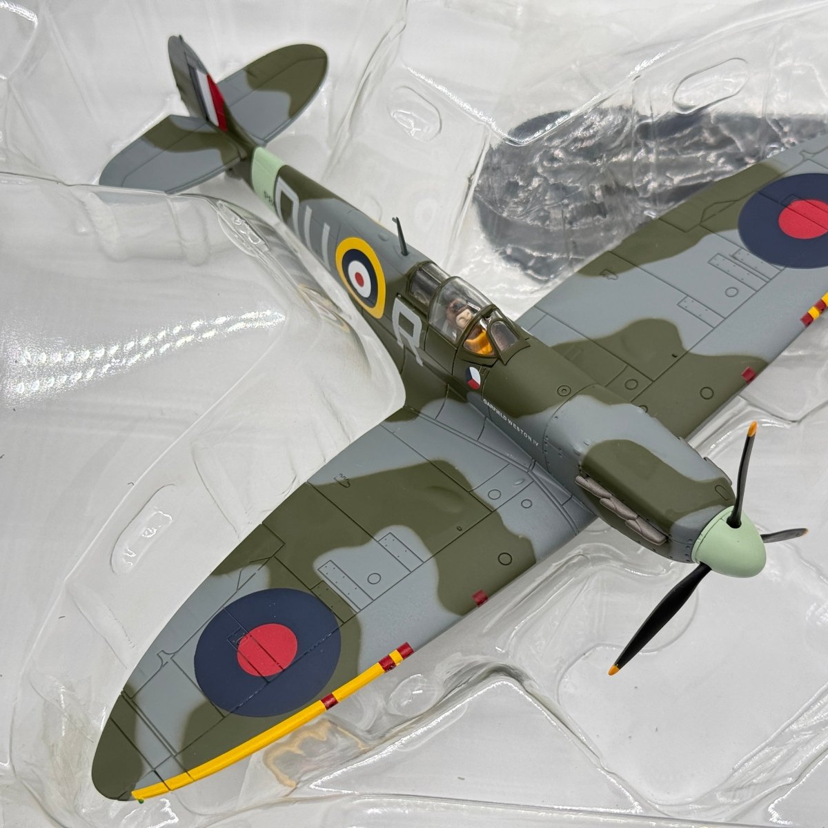 Hobby Master HA7806 1:48 Supermarine Spitfire Mk II RAF No.312 Czech Sqn DU-R Garfield Weston IV Adolf Vybiral 1941 - Hobby Master