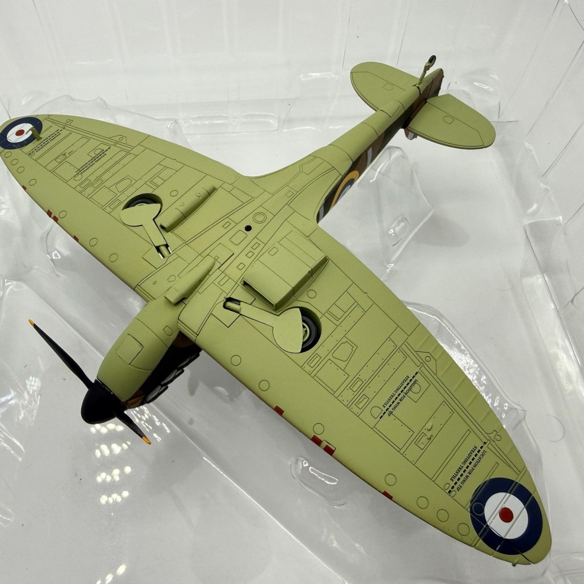 Hobby Master HA7812 1:48 Spitfire Mk.IIa P7423/QV - Y, Arthur Blake 19 Sqn 1940 - Hobby Master