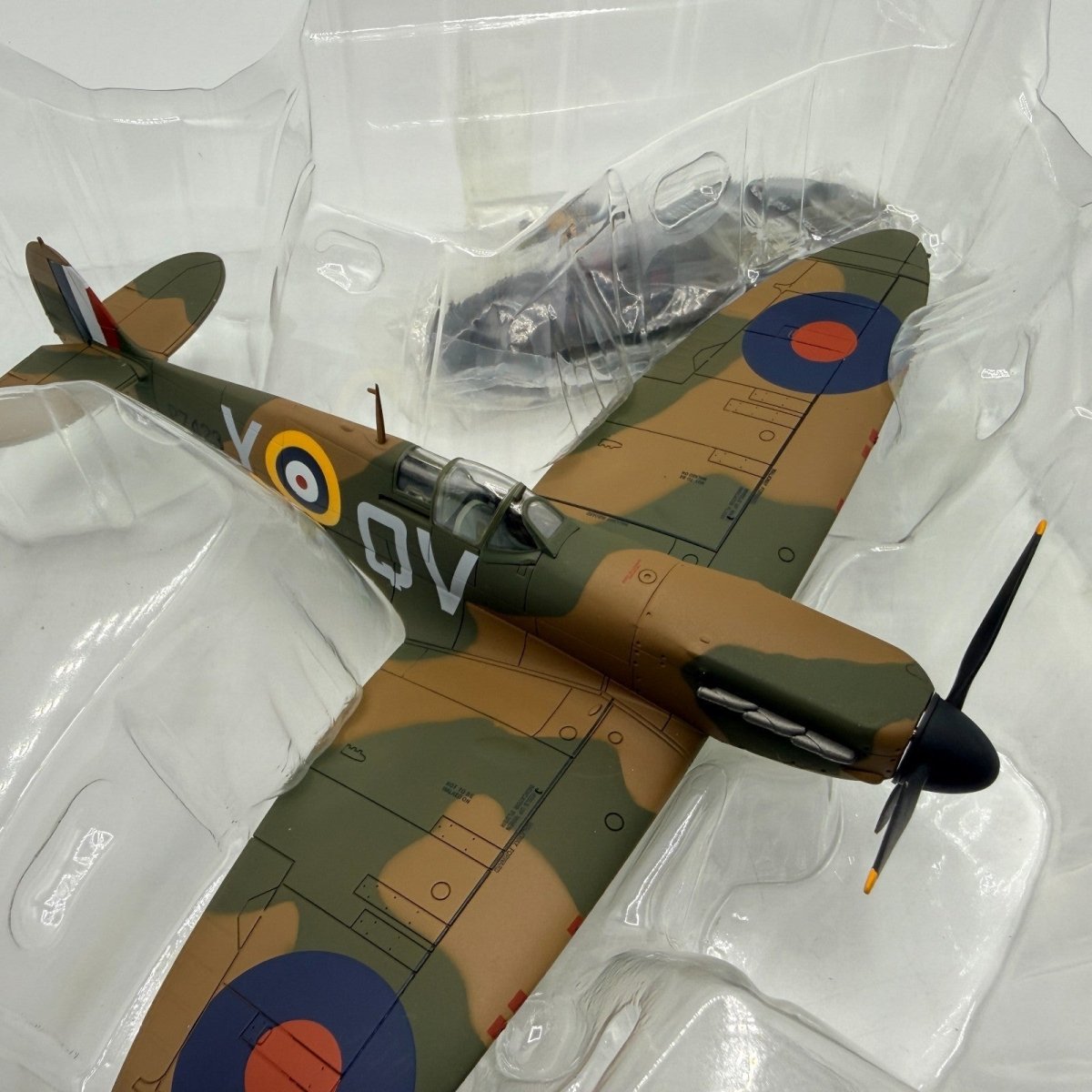 Hobby Master HA7812 1:48 Spitfire Mk.IIa P7423/QV - Y, Arthur Blake 19 Sqn 1940 - Hobby Master