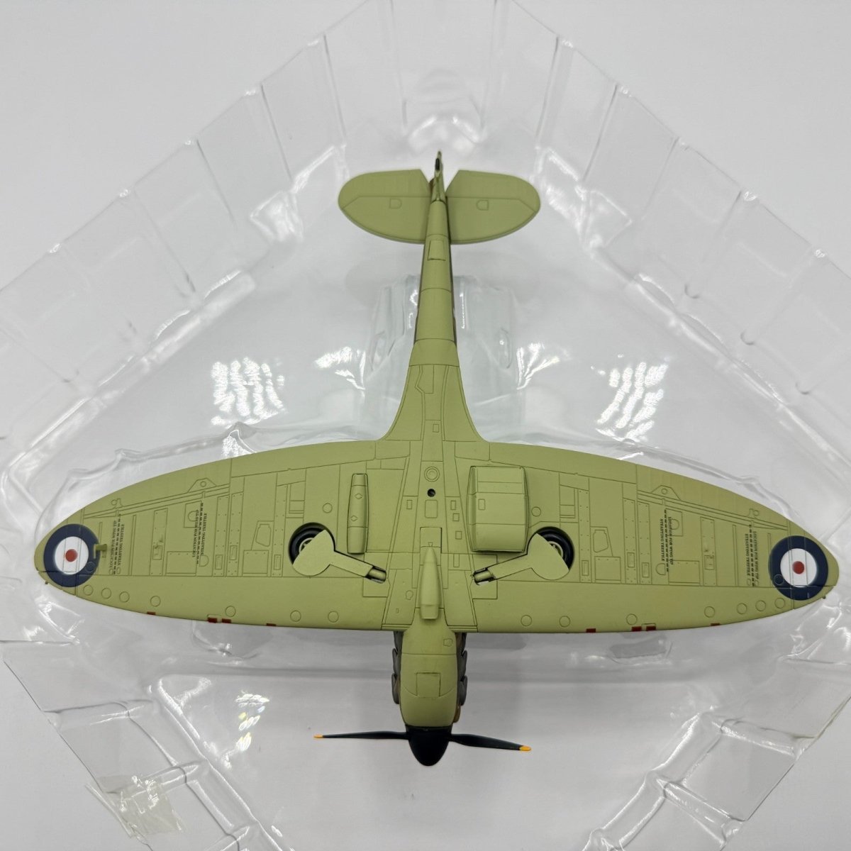 Hobby Master HA7812 1:48 Spitfire Mk.IIa P7423/QV - Y, Arthur Blake 19 Sqn 1940 - Hobby Master