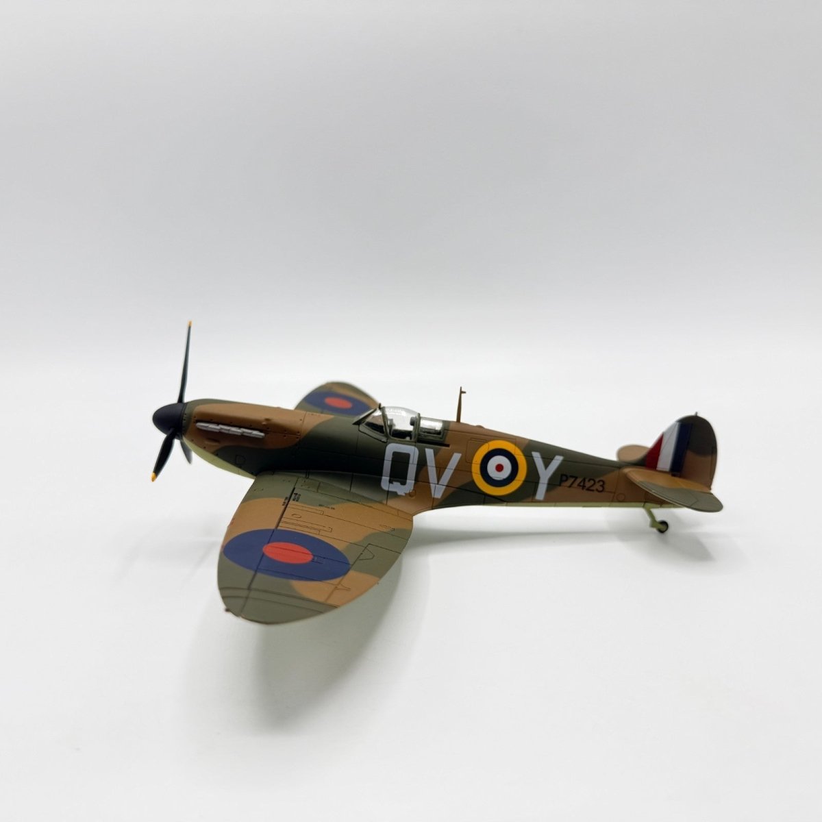 Hobby Master HA7812 1:48 Spitfire Mk.IIa P7423/QV - Y, Arthur Blake 19 Sqn 1940 - Hobby Master