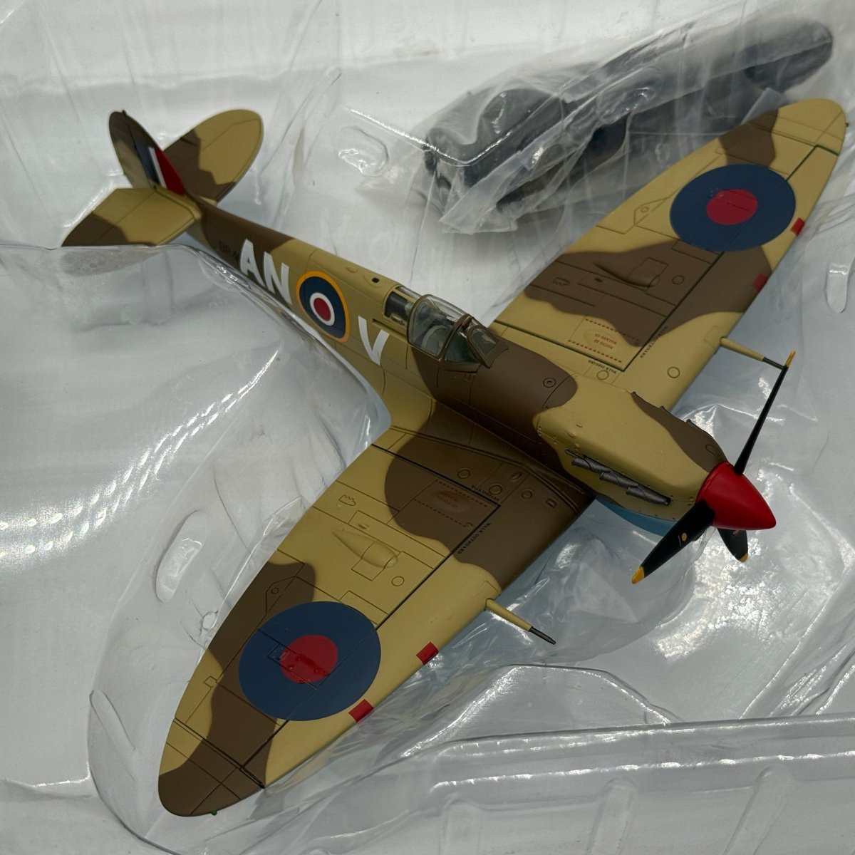 Hobby Master HA7851 1:48 Supermarine Spitfire Mk V RCAF No.417 Sqn AN-V BR487 Tunisia 1943 - Hobby Master