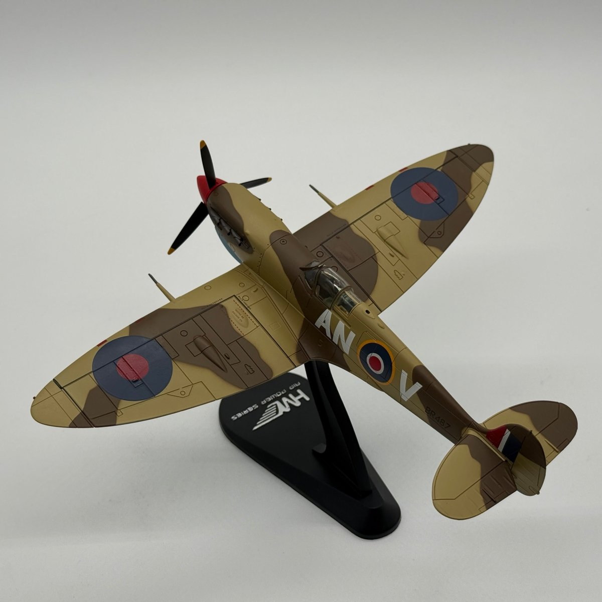 Hobby Master HA7851 1:48 Supermarine Spitfire Mk V RCAF No.417 Sqn AN-V BR487 Tunisia 1943 - Hobby Master