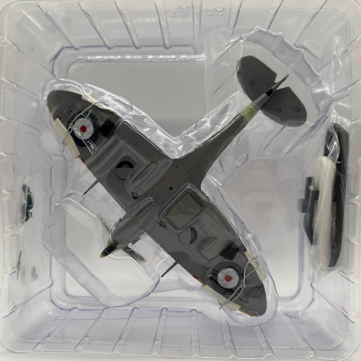 Hobby Master HA7861 1:48 Supermarine Spitfire Mk Vb BM124 LO-W Paddy Finucane RAF No.602 Sqn Hornchurch 1942 - Hobby Master