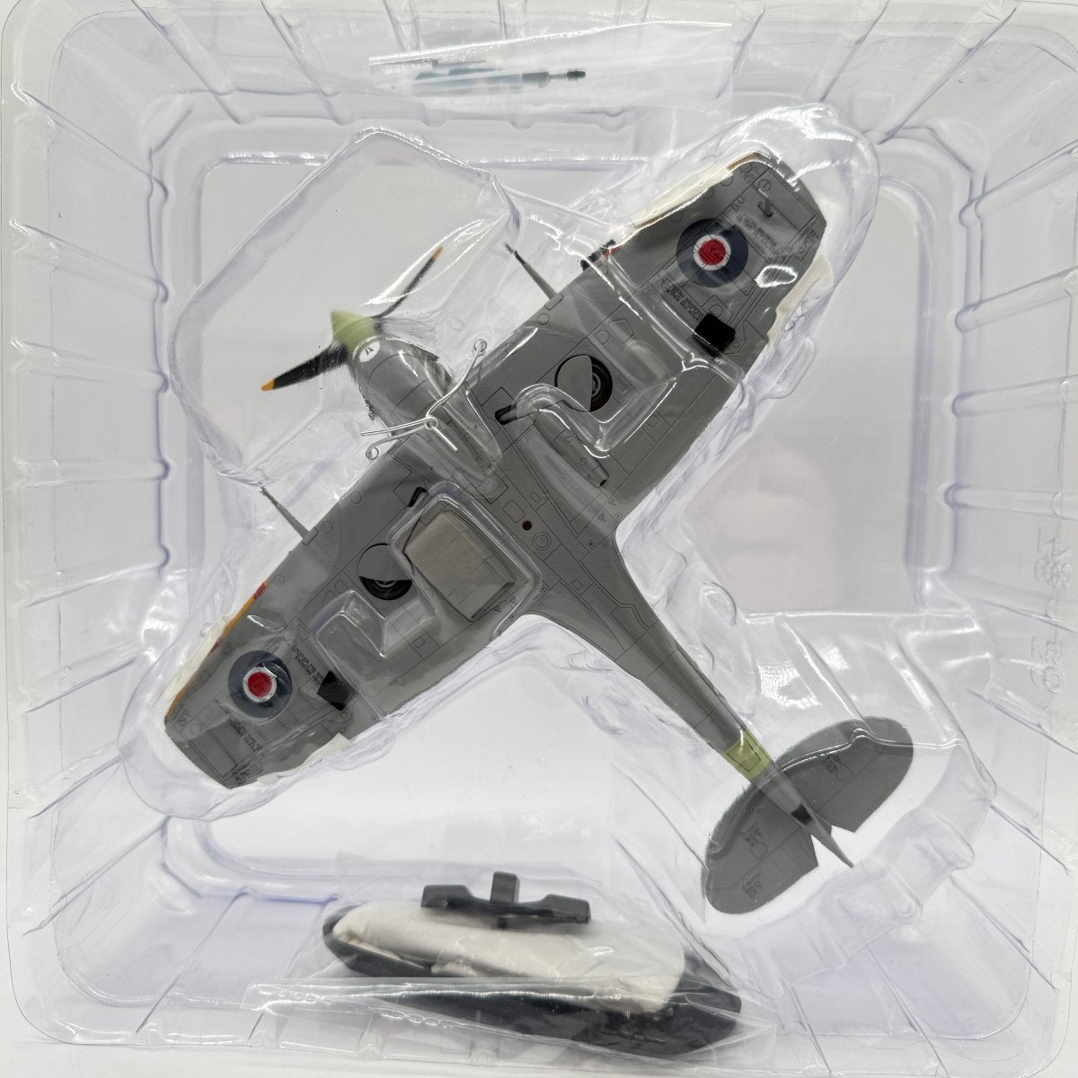 Hobby Master HA7862 1:48 Supermarine Spitfire Mk Vb EN921 YO-A Jack Sheppard RCAF No.401 Sqn Biggin Hill 1943 - Hobby Master