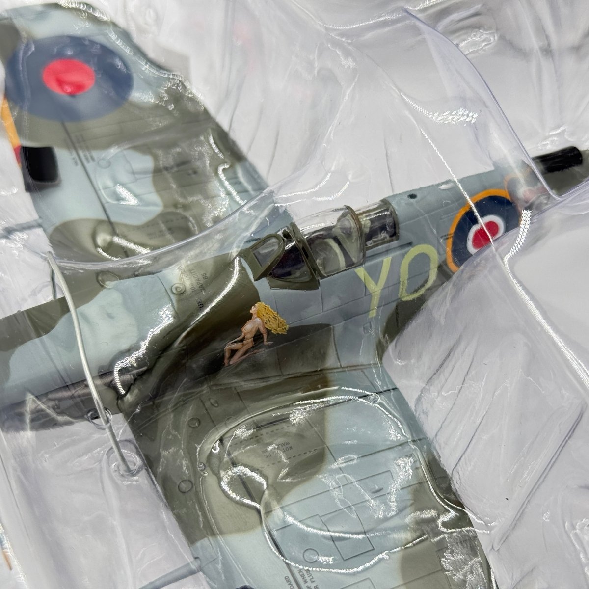 Hobby Master HA7862 1:48 Supermarine Spitfire Mk Vb EN921 YO-A Jack Sheppard RCAF No.401 Sqn Biggin Hill 1943 - Hobby Master