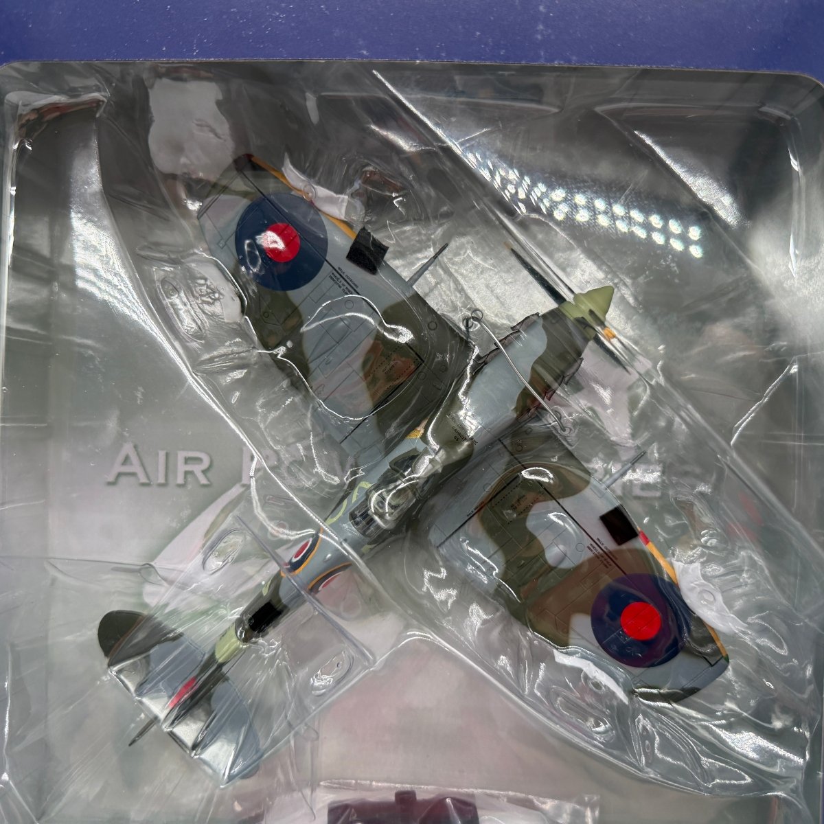 Hobby Master HA7862 1:48 Supermarine Spitfire Mk Vb EN921 YO-A Jack Sheppard RCAF No.401 Sqn Biggin Hill 1943 - Hobby Master