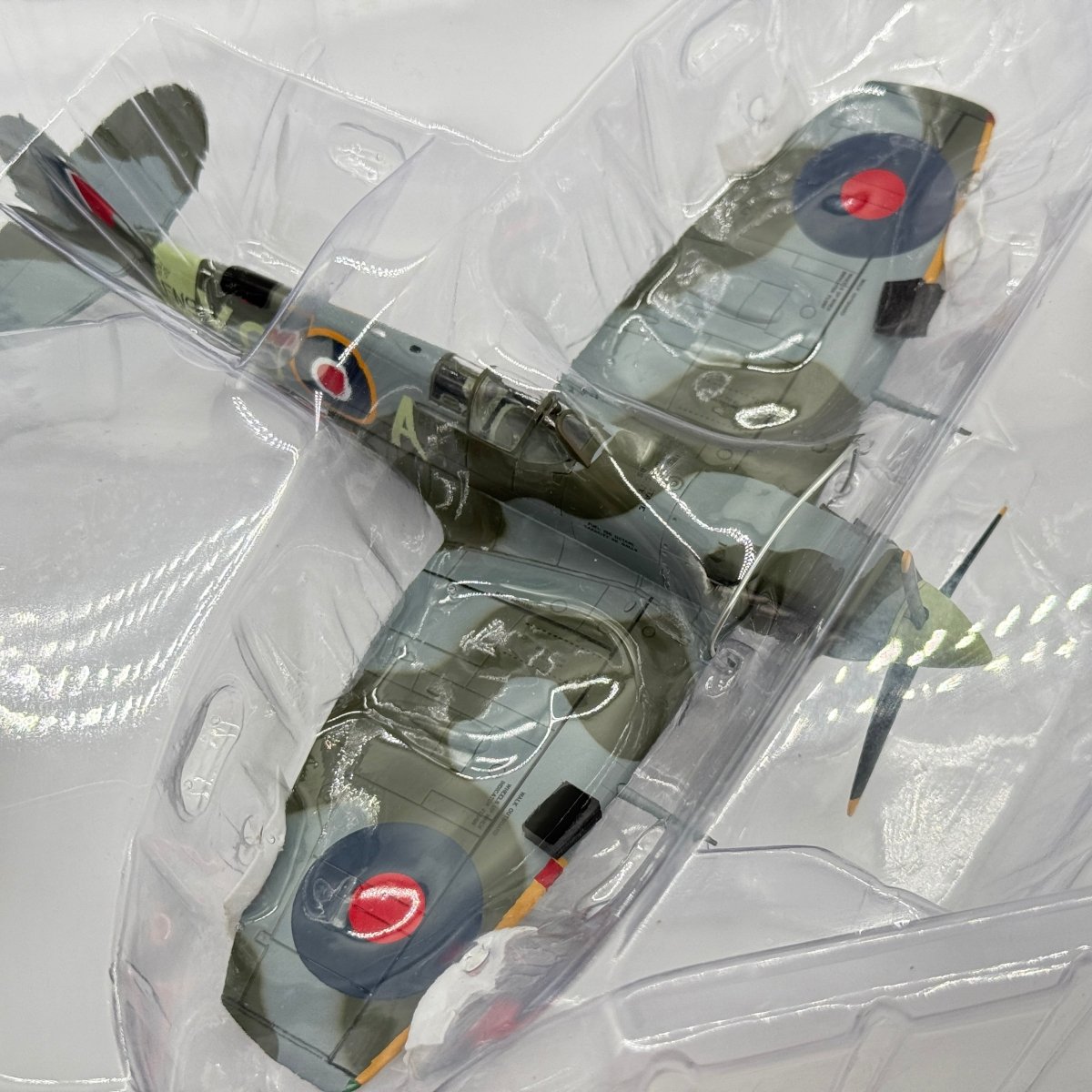 Hobby Master HA7862 1:48 Supermarine Spitfire Mk Vb EN921 YO-A Jack Sheppard RCAF No.401 Sqn Biggin Hill 1943 - Hobby Master