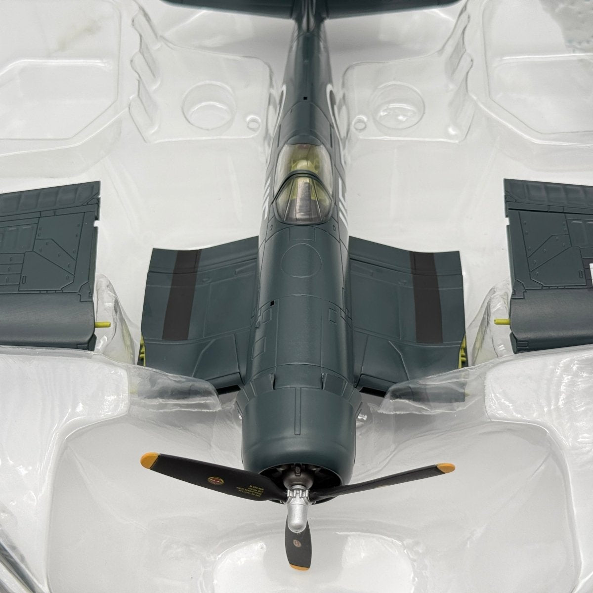 Hobby Master HA8204 1:48 Vought FG-1D Corsair RNFAA No.1841 NAS Hampton Gray - Hobby Master