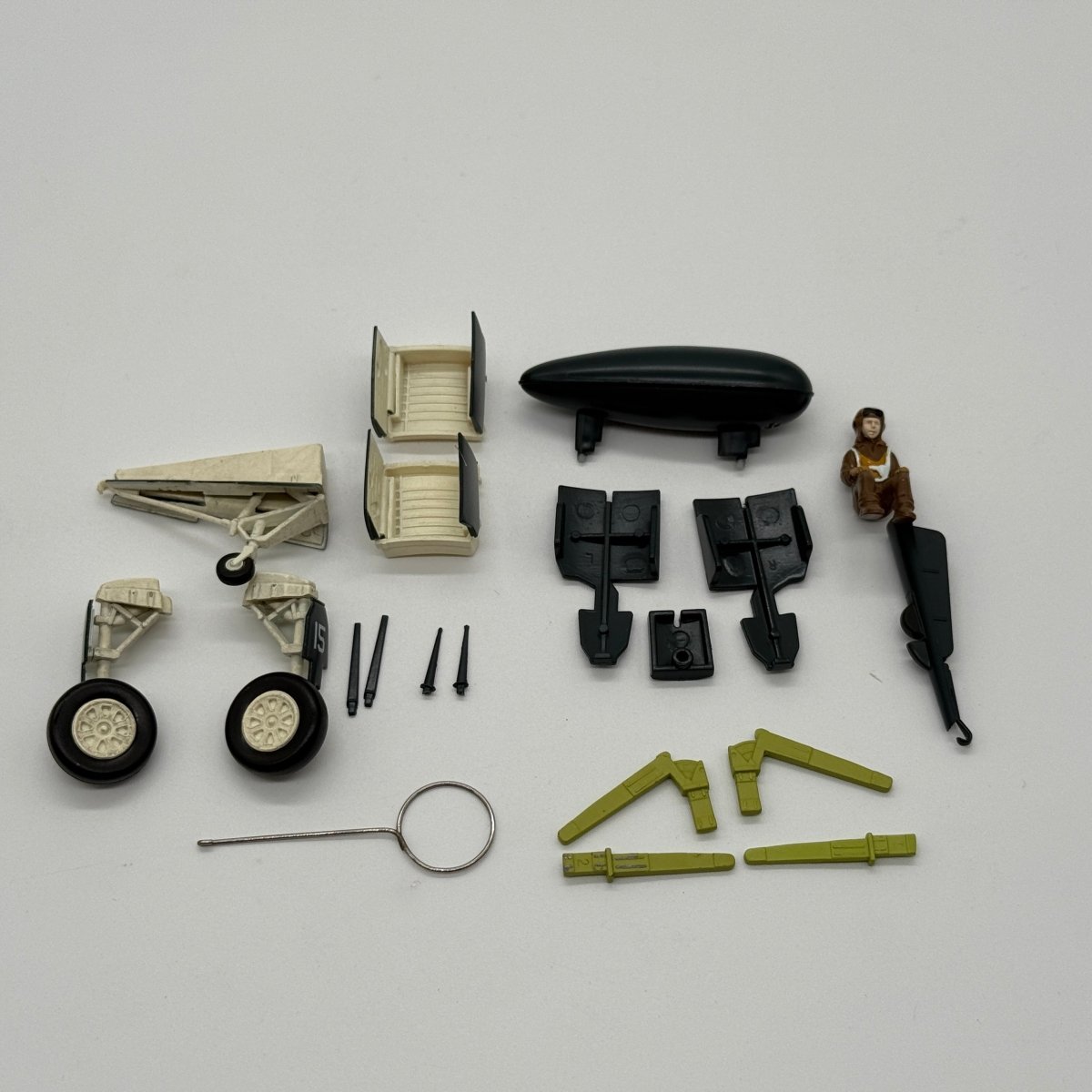 Hobby Master HA8204 1:48 Vought FG-1D Corsair RNFAA No.1841 NAS Hampton Gray - Hobby Master