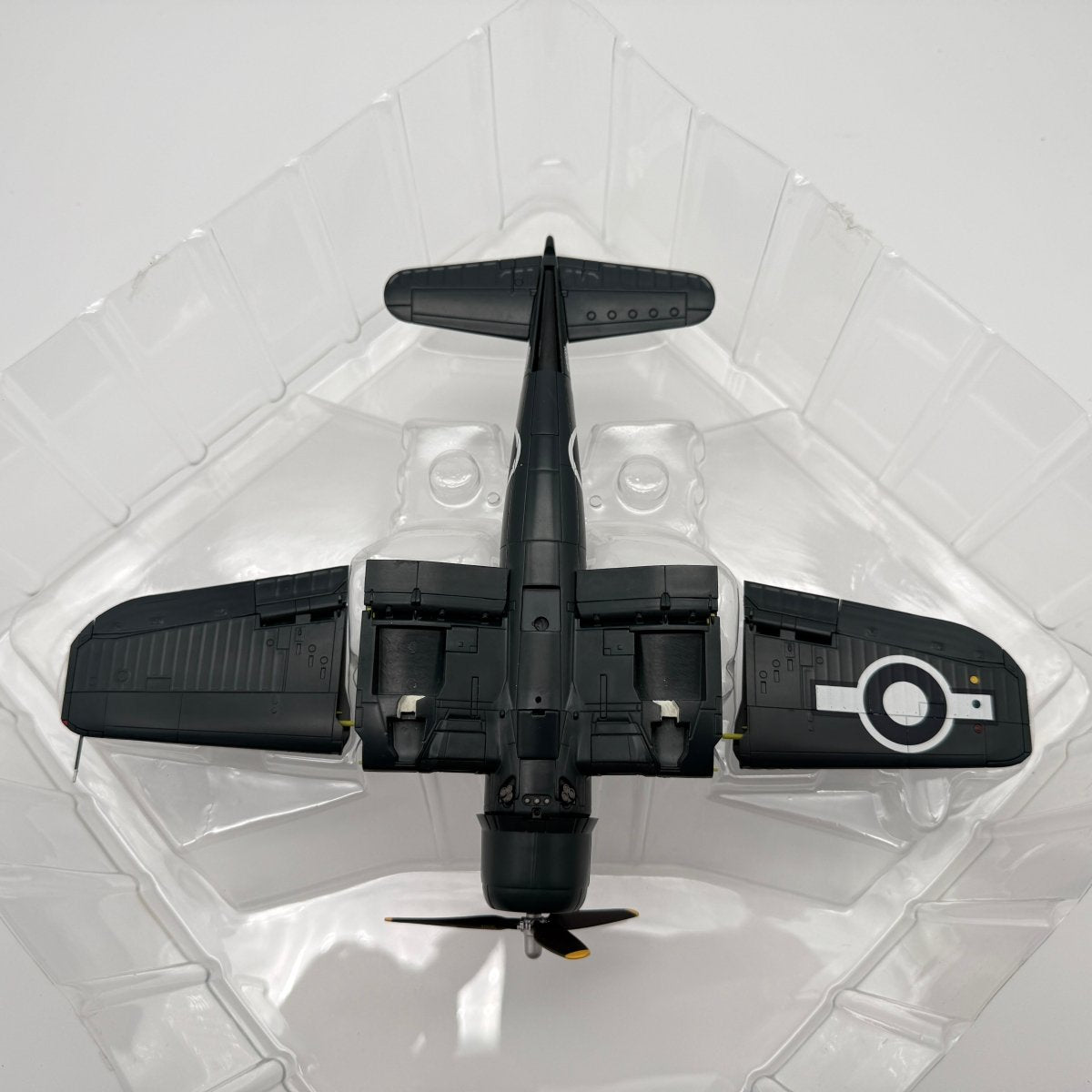 Hobby Master HA8204 1:48 Vought FG-1D Corsair RNFAA No.1841 NAS Hampton Gray - Hobby Master