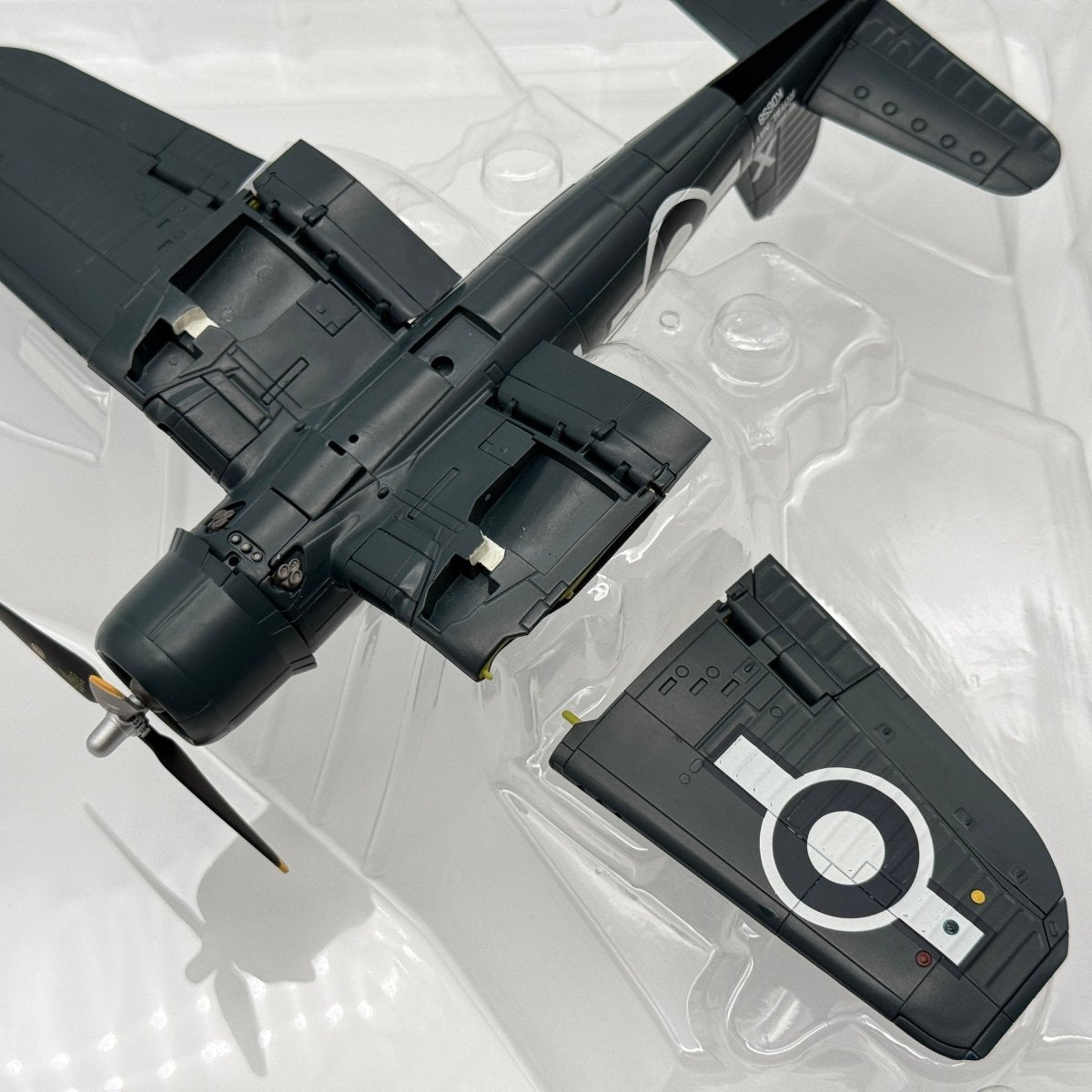 Hobby Master HA8204 1:48 Vought FG-1D Corsair RNFAA No.1841 NAS Hampton Gray - Hobby Master
