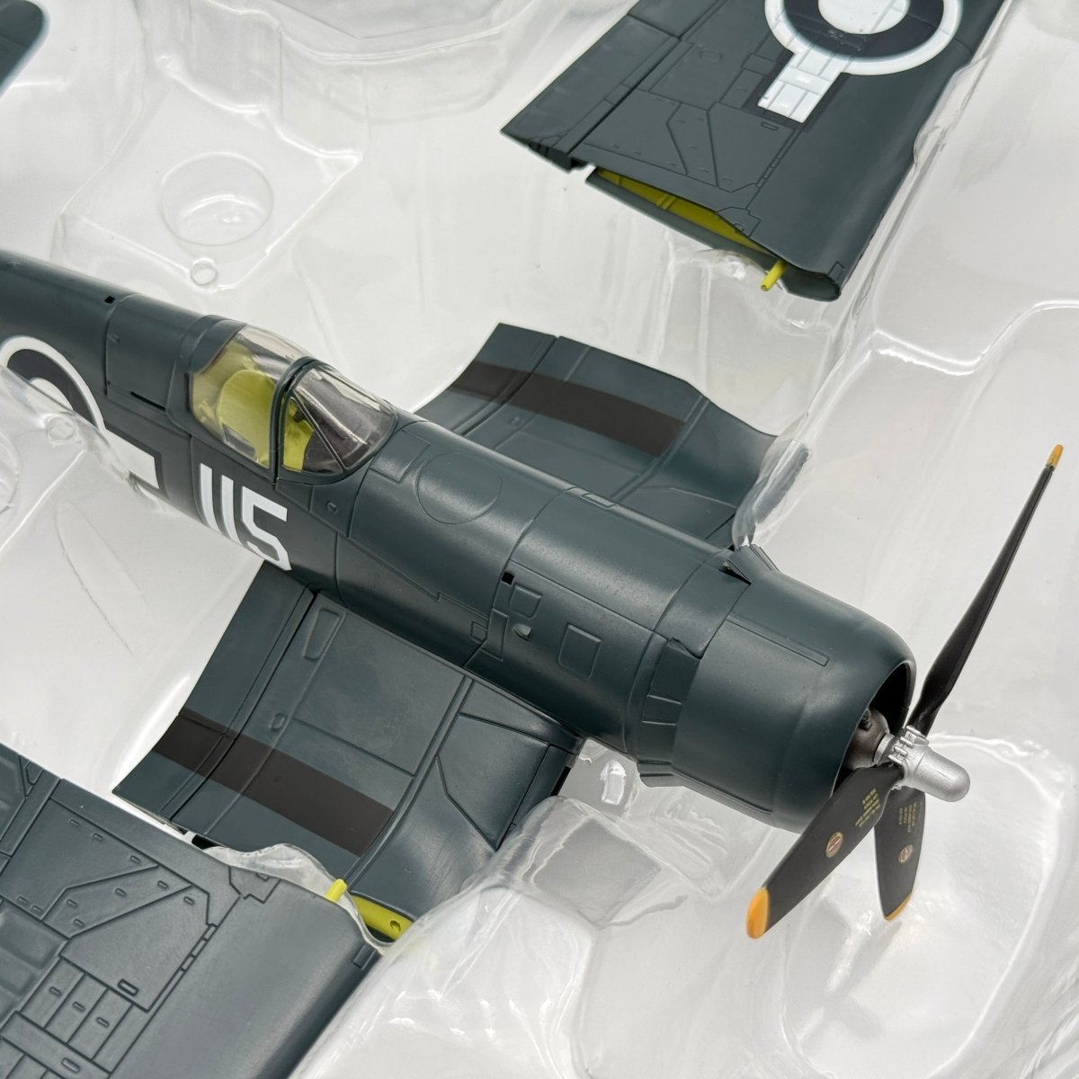 Hobby Master HA8204 1:48 Vought FG-1D Corsair RNFAA No.1841 NAS Hampton Gray - Hobby Master