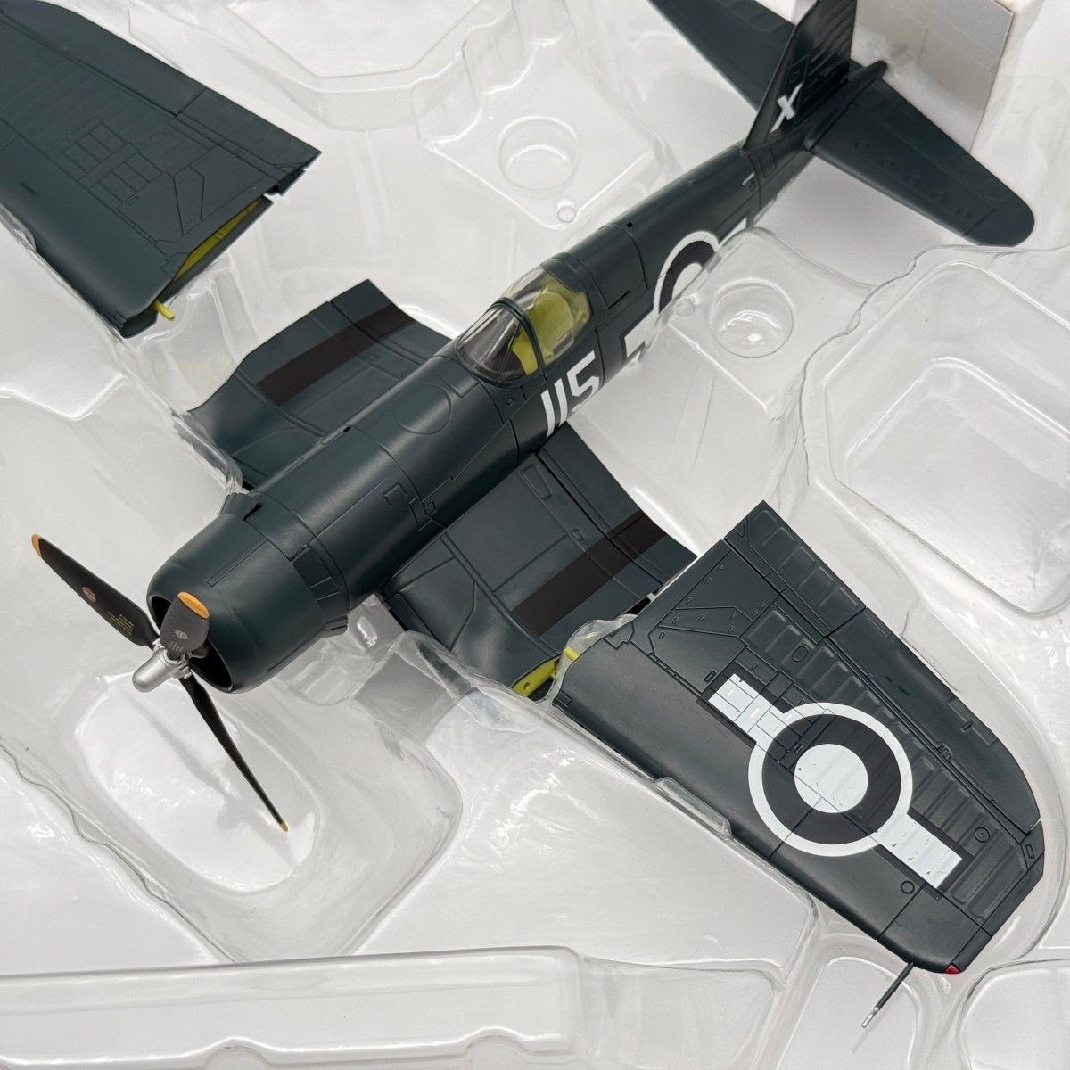 Hobby Master HA8204 1:48 Vought FG-1D Corsair RNFAA No.1841 NAS Hampton Gray - Hobby Master