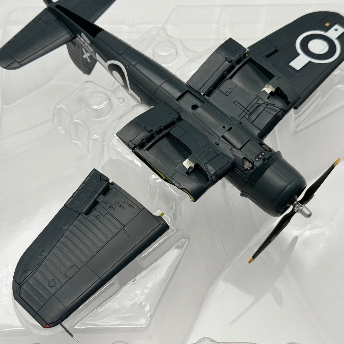 Hobby Master HA8204 1:48 Vought FG-1D Corsair RNFAA No.1841 NAS Hampton Gray - Hobby Master