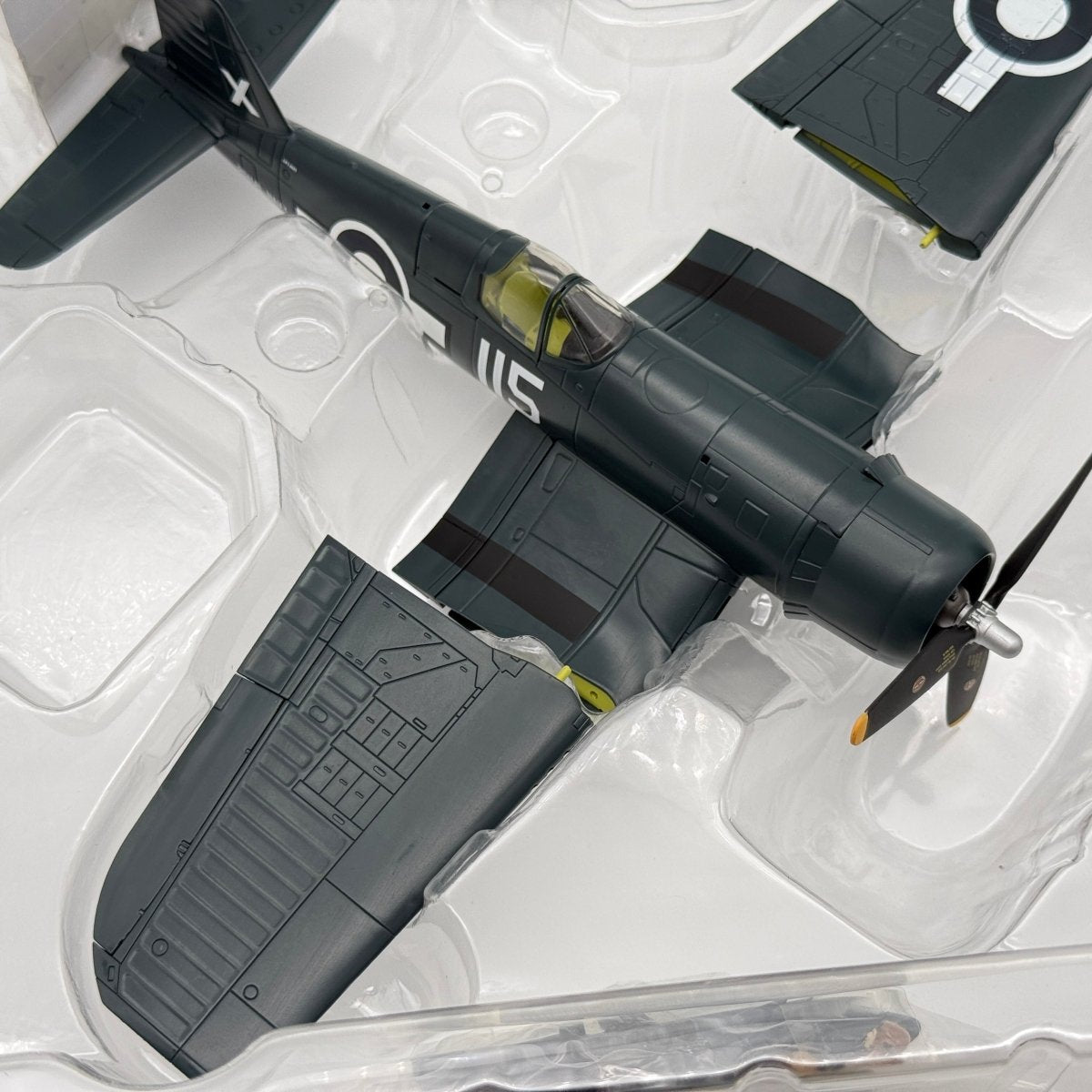Hobby Master HA8204 1:48 Vought FG-1D Corsair RNFAA No.1841 NAS Hampton Gray - Hobby Master