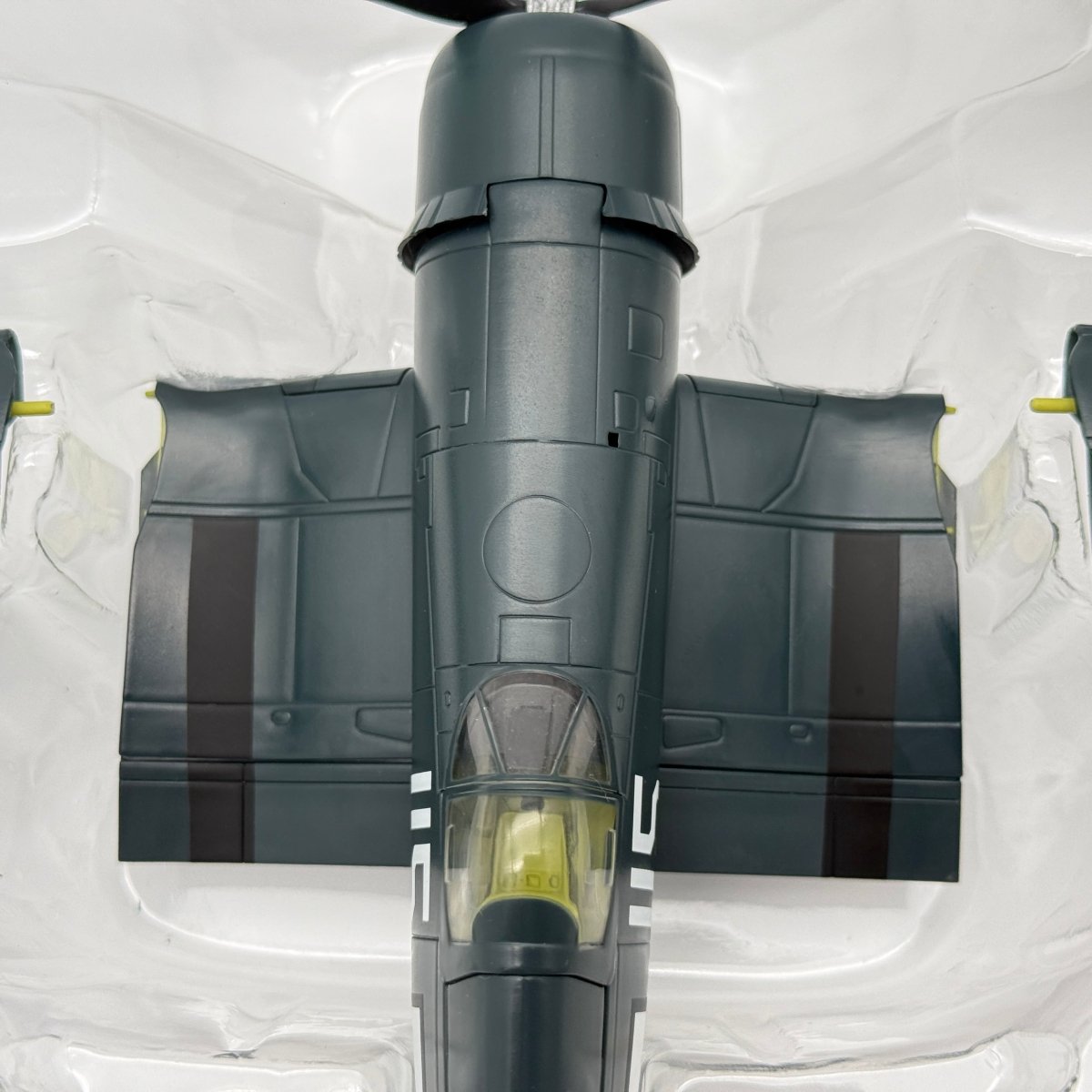 Hobby Master HA8204 1:48 Vought FG-1D Corsair RNFAA No.1841 NAS Hampton Gray - Hobby Master