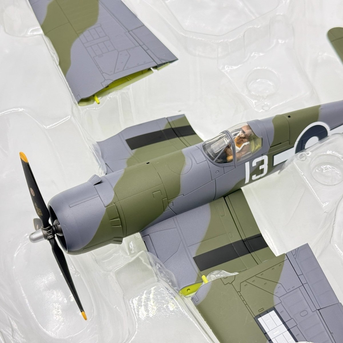 Hobby Master HA8205 1:48 Corsair Mk.II, 1836 Sqn, HMS Victorious, Sakishima 1945 - Hobby Master