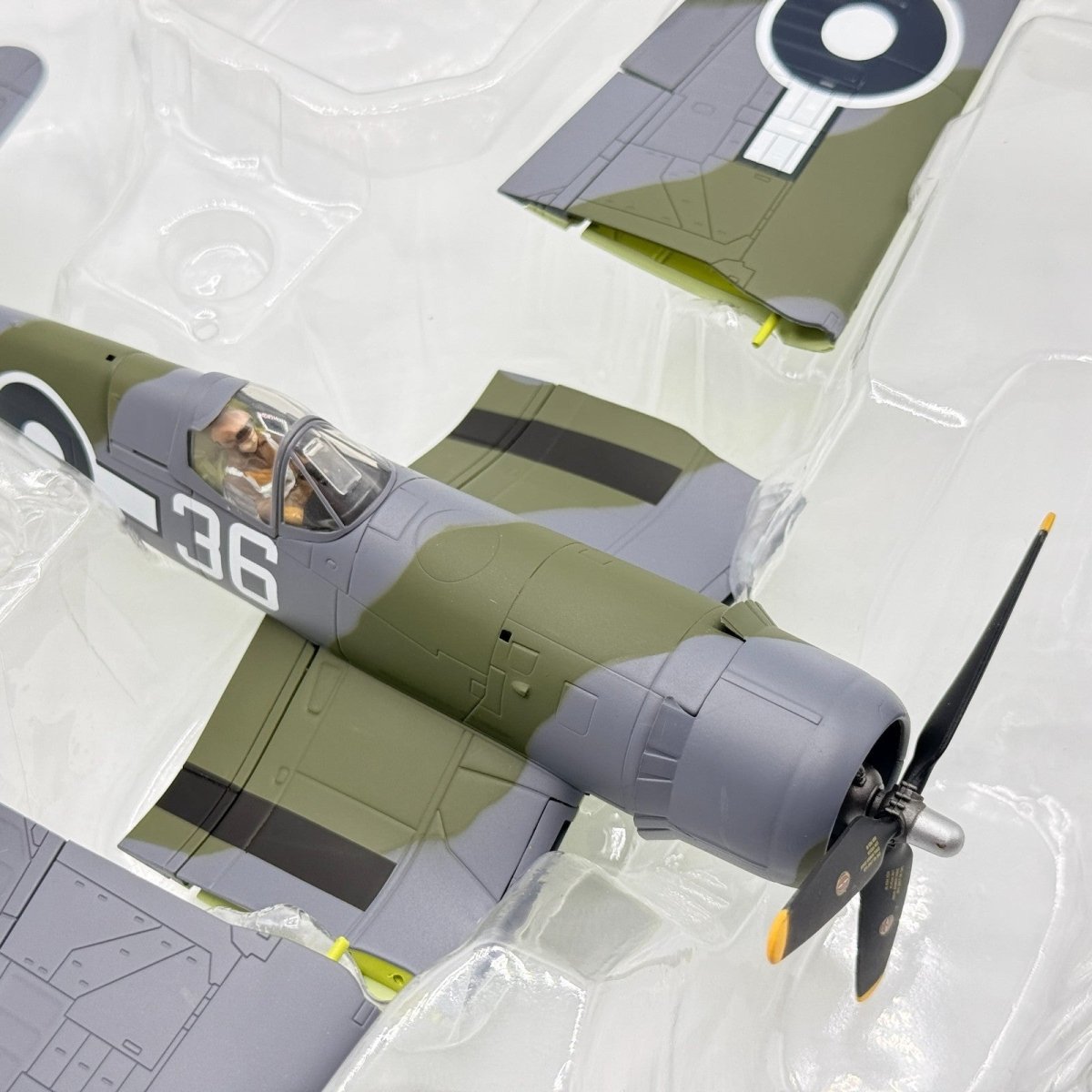 Hobby Master HA8205 1:48 Corsair Mk.II, 1836 Sqn, HMS Victorious, Sakishima 1945 - Hobby Master