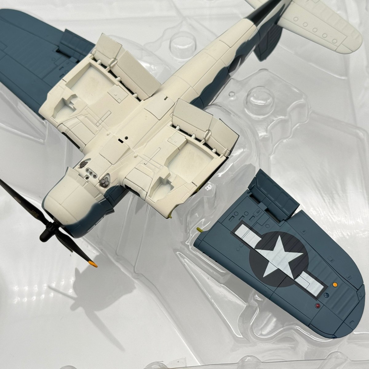 Hobby Master HA8207 1:48 Vought F4U Corsair USMC VMF - 111 Ole 122 - Hobby Master