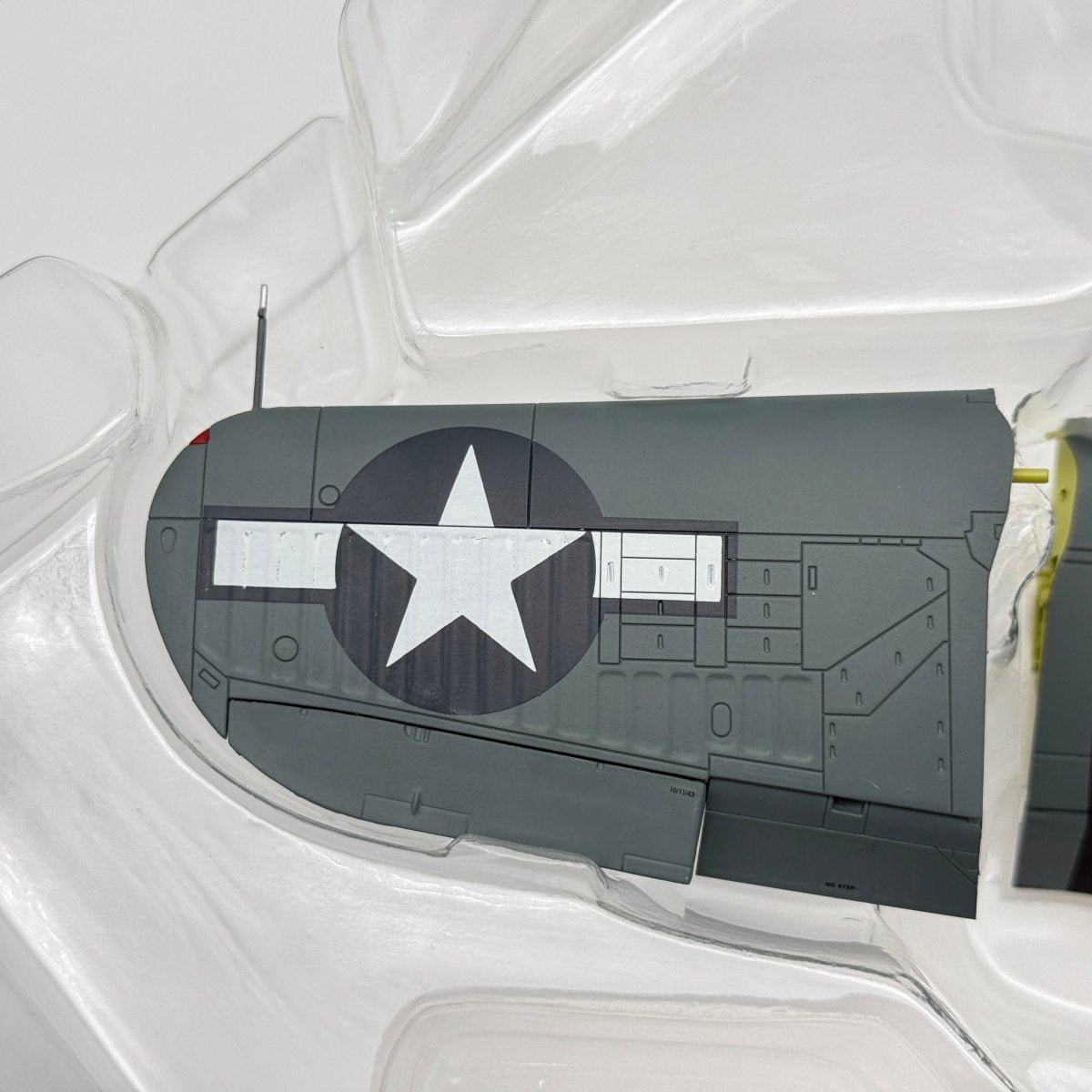 Hobby Master HA8207 1:48 Vought F4U Corsair USMC VMF - 111 Ole 122 - Hobby Master