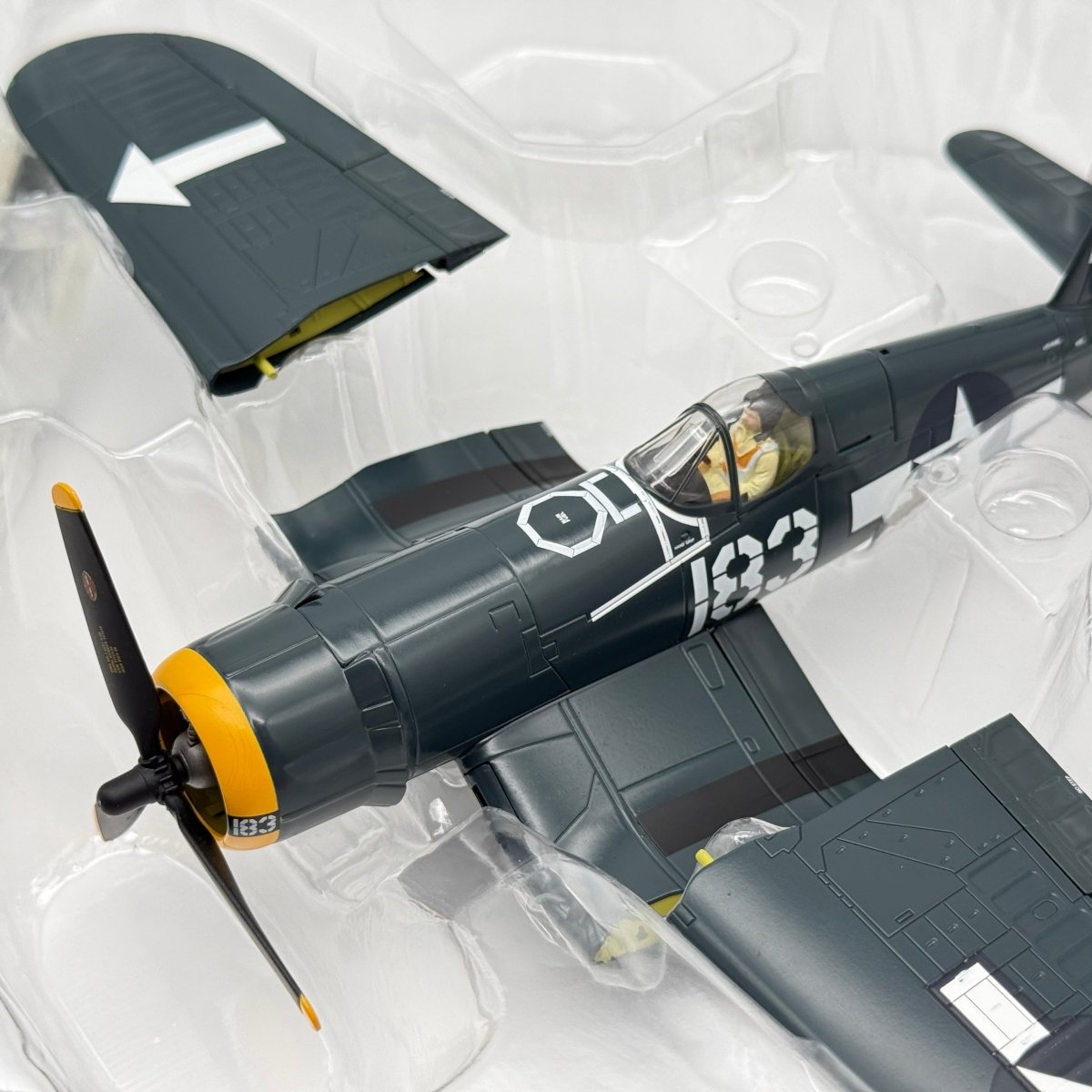 Hobby Master HA8212A 1:48 Vought F4U Corsair USMC VMF - 221 Dean Caswell Signed - Hobby Master