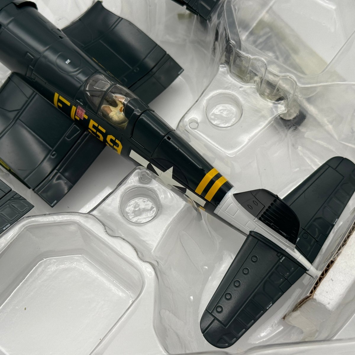 Hobby Master HA8213 1:48 Vought F4U Corsair USMC VMF - 351 Yellow FF59 - Hobby Master