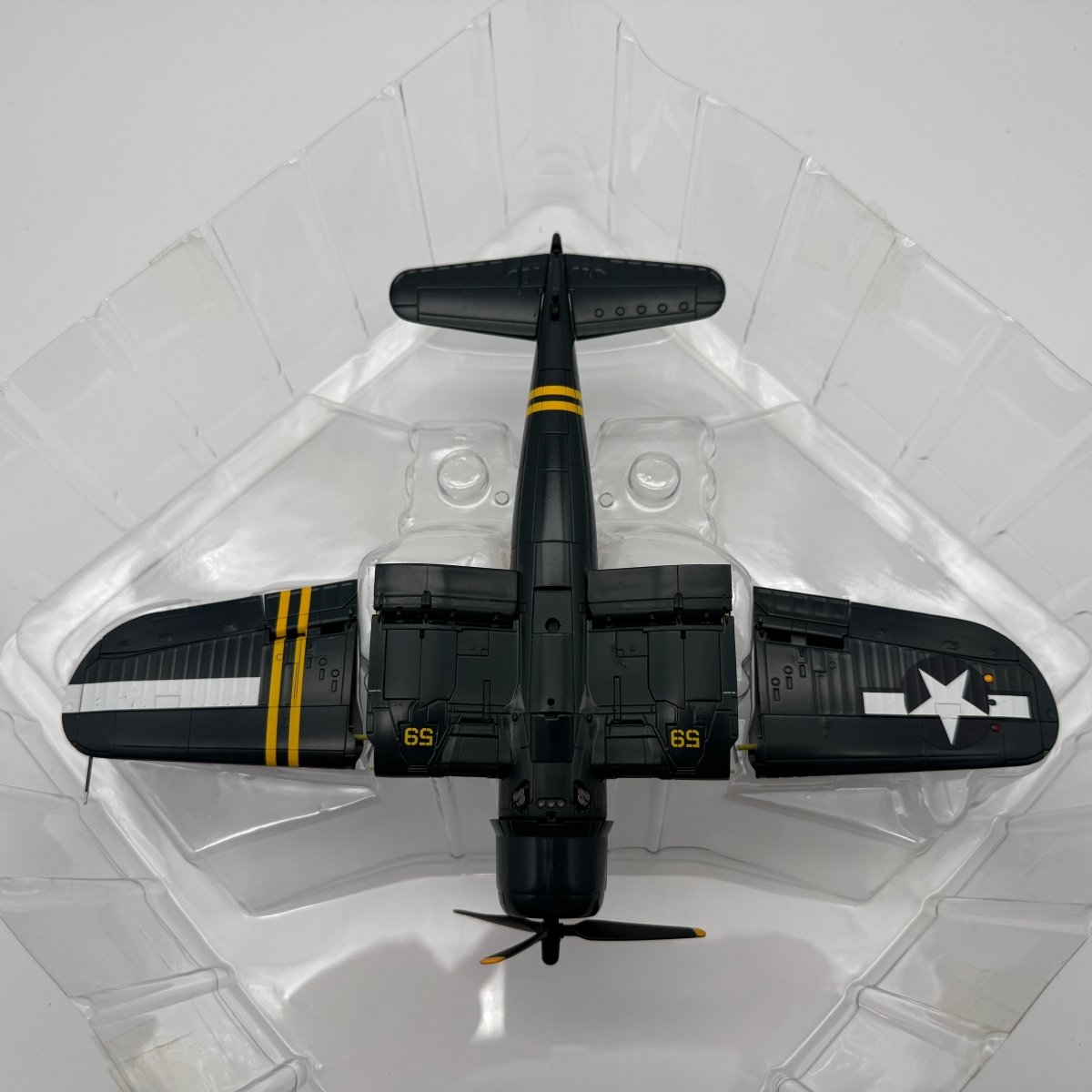 Hobby Master HA8213 1:48 Vought F4U Corsair USMC VMF - 351 Yellow FF59 - Hobby Master