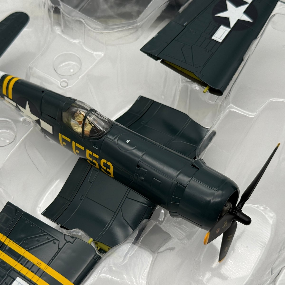 Hobby Master HA8213 1:48 Vought F4U Corsair USMC VMF - 351 Yellow FF59 - Hobby Master