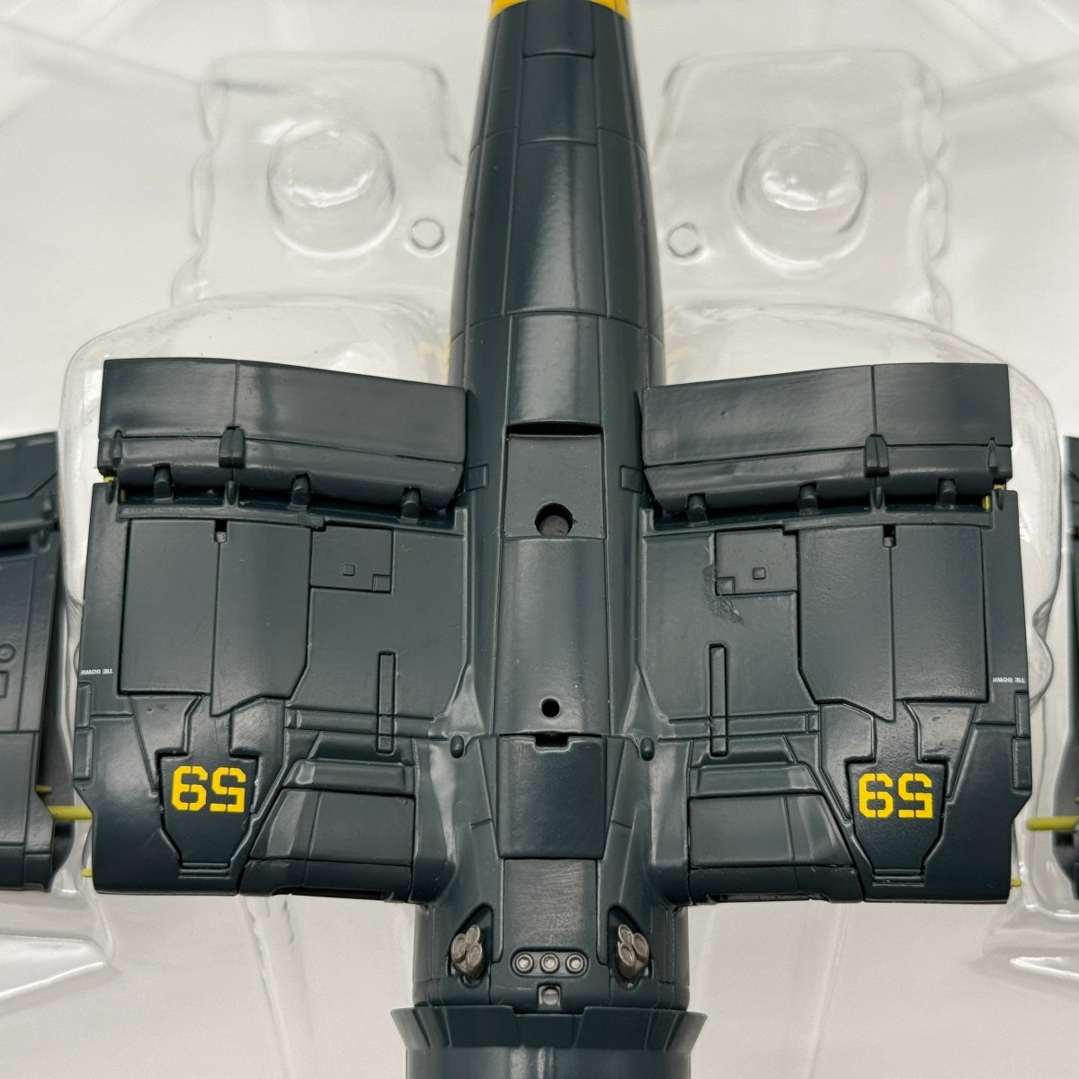 Hobby Master HA8213 1:48 Vought F4U Corsair USMC VMF - 351 Yellow FF59 - Hobby Master
