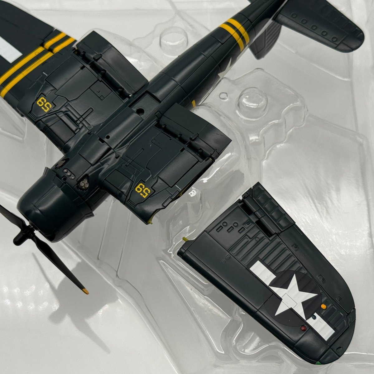 Hobby Master HA8213 1:48 Vought F4U Corsair USMC VMF - 351 Yellow FF59 - Hobby Master
