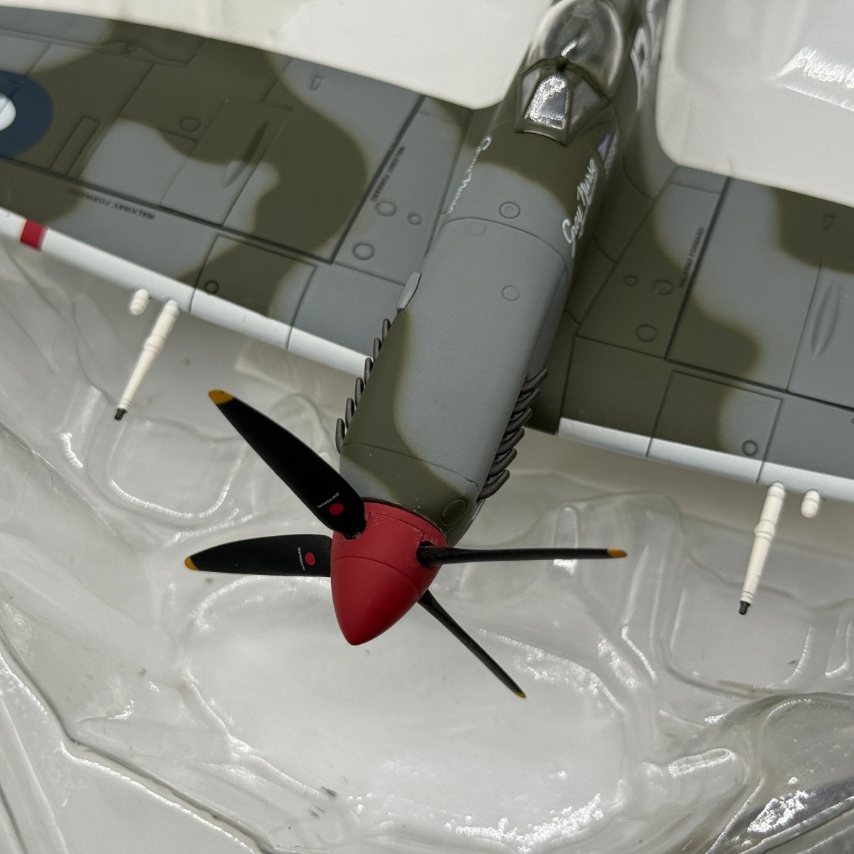 Hobby Master HA8303 1:48 Supermarine Spitfire Mk VIII RAAF No.457 Sqn Grey Nurse *ISSUES* - Hobby Master