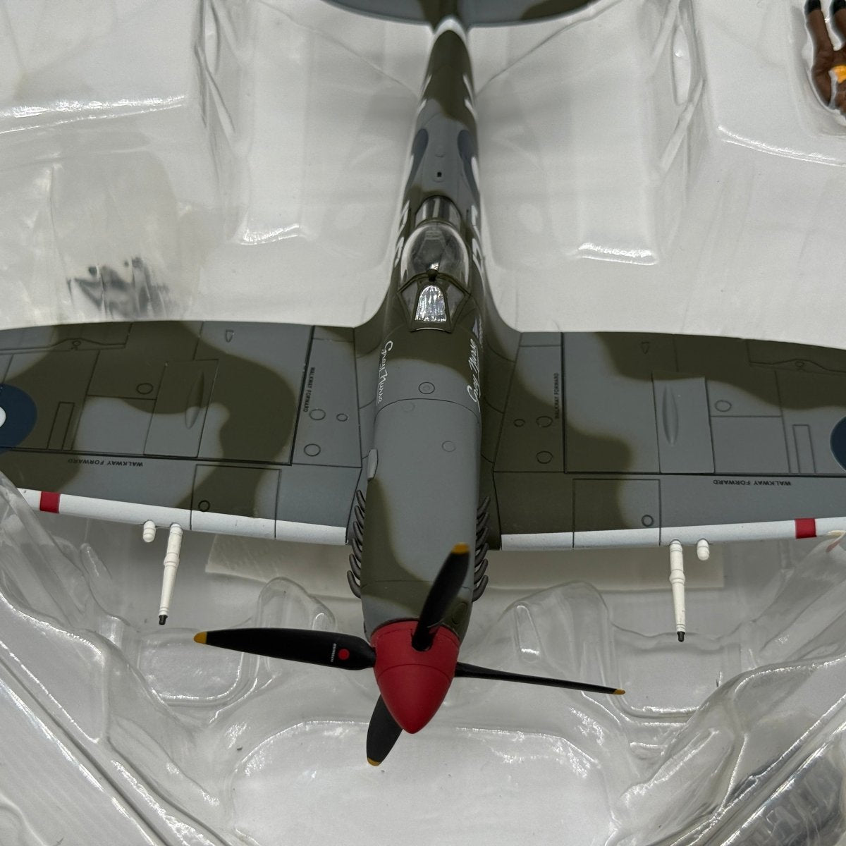 Hobby Master HA8303 1:48 Supermarine Spitfire Mk VIII RAAF No.457 Sqn Grey Nurse *ISSUES* - Hobby Master