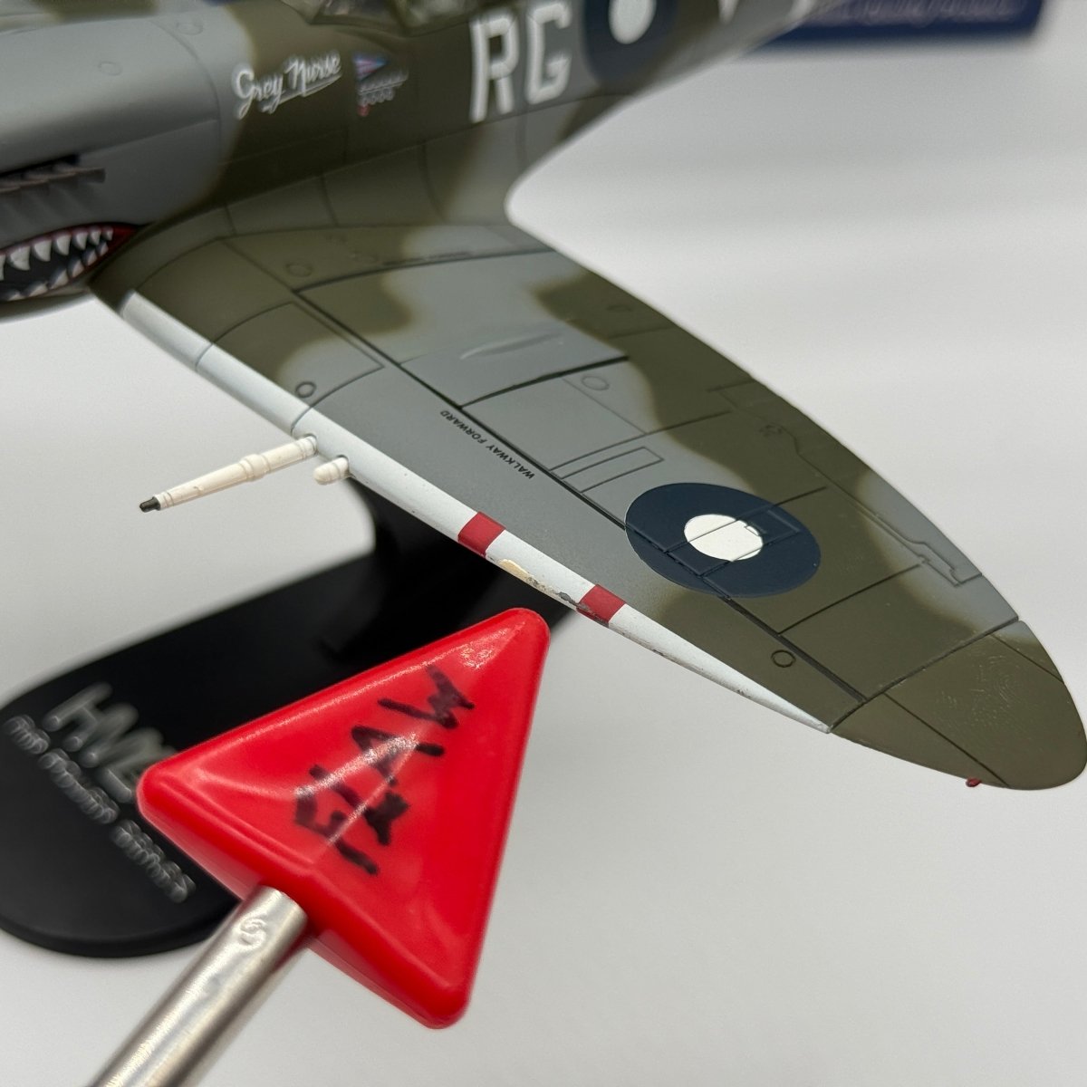 Hobby Master HA8303 1:48 Supermarine Spitfire Mk VIII RAAF No.457 Sqn Grey Nurse *ISSUES* - Hobby Master