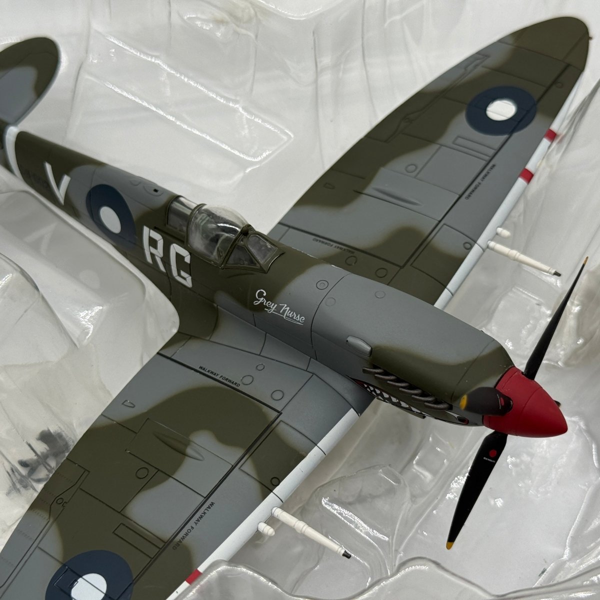 Hobby Master HA8303 1:48 Supermarine Spitfire Mk VIII RAAF No.457 Sqn Grey Nurse *ISSUES* - Hobby Master