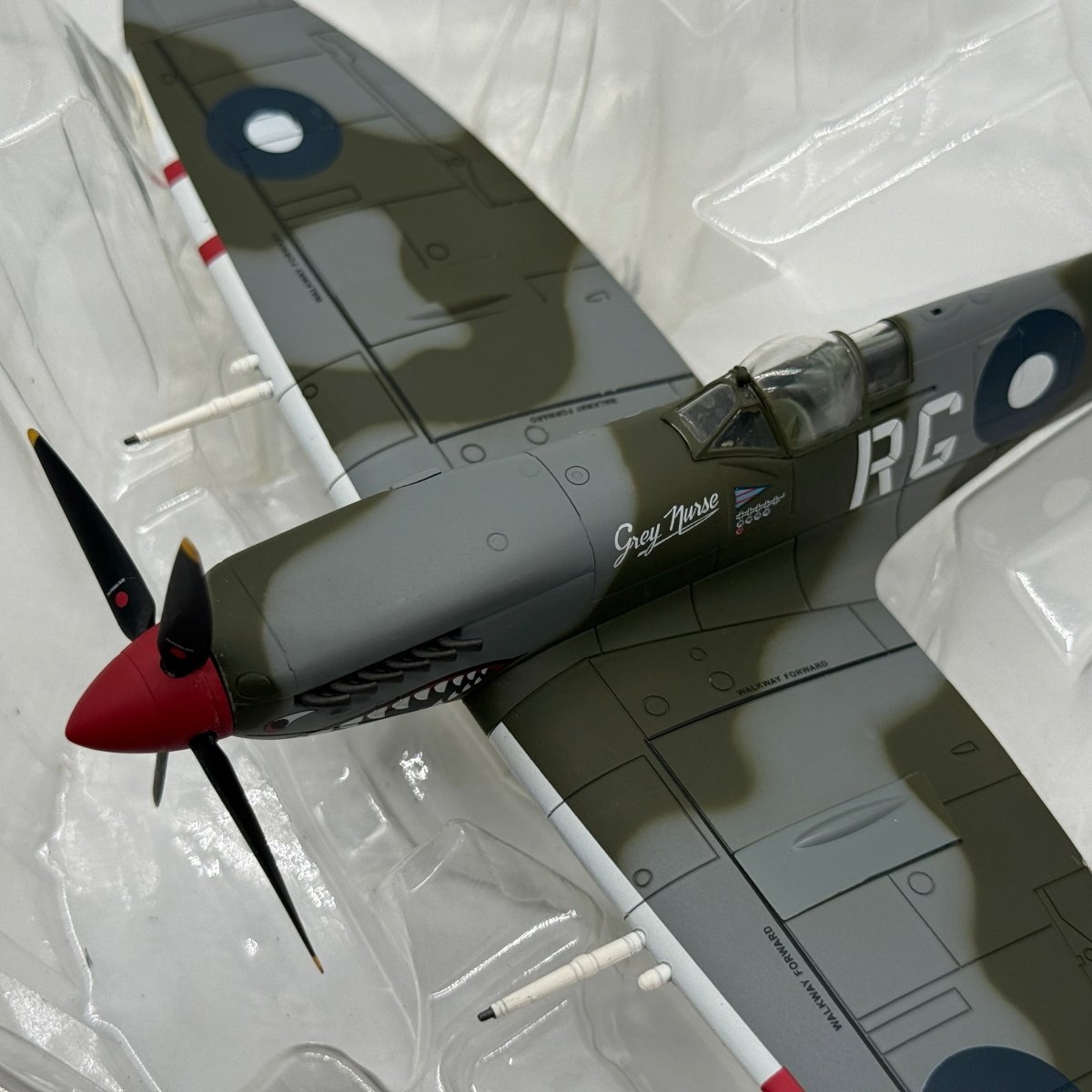 Hobby Master HA8303 1:48 Supermarine Spitfire Mk VIII RAAF No.457 Sqn Grey Nurse *ISSUES* - Hobby Master