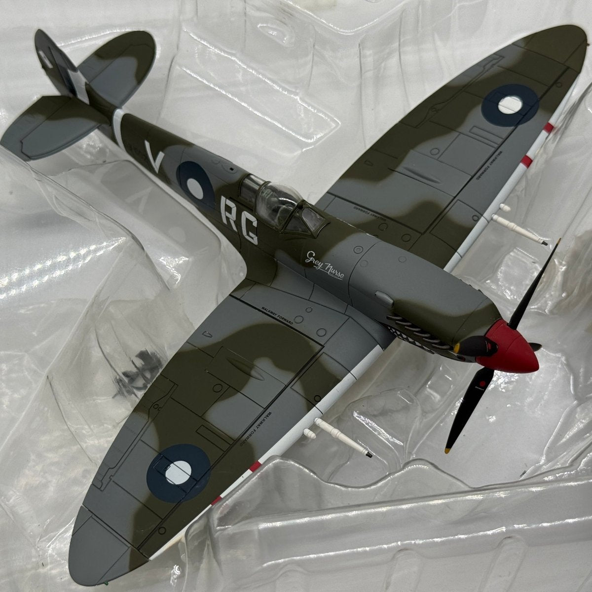 Hobby Master HA8303 1:48 Supermarine Spitfire Mk VIII RAAF No.457 Sqn Grey Nurse *ISSUES* - Hobby Master