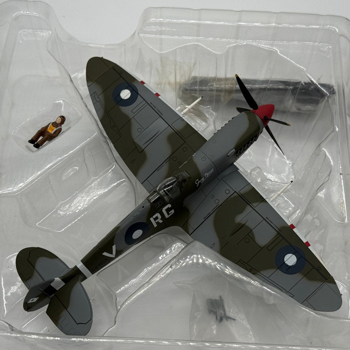 Hobby Master HA8303 1:48 Supermarine Spitfire Mk VIII RAAF No.457 Sqn Grey Nurse *ISSUES* - Hobby Master