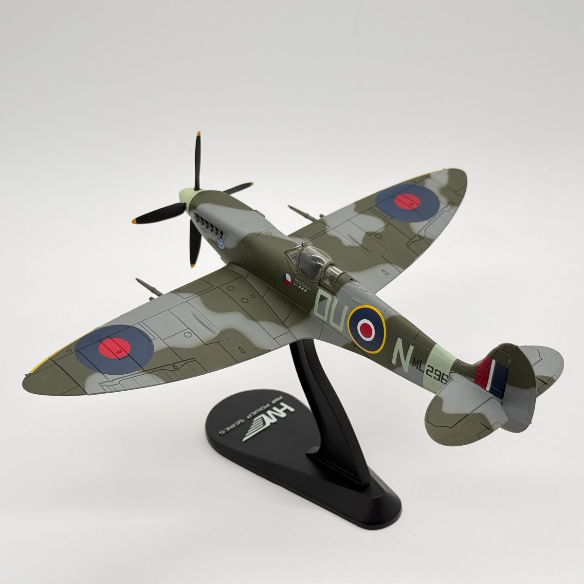 Hobby Master HA8305 1:48 Supermarine Spitfire Mk IX RAF No.312 Czech Sqn Otto Smik 1944 - Hobby Master